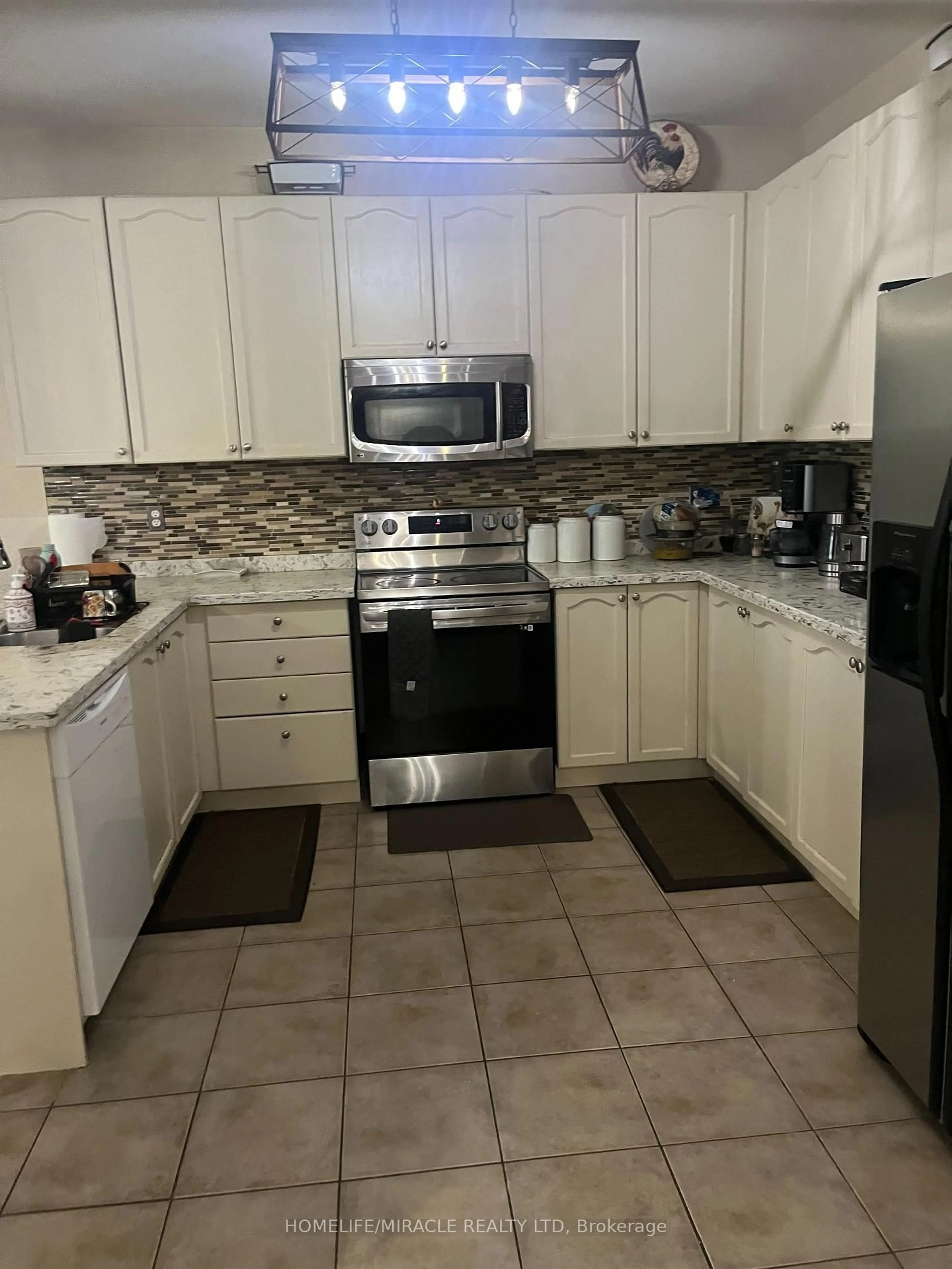 Standard kitchen, ceramic/tile floor for 23 Roundstone Dr, Brampton Ontario L6X 0K7