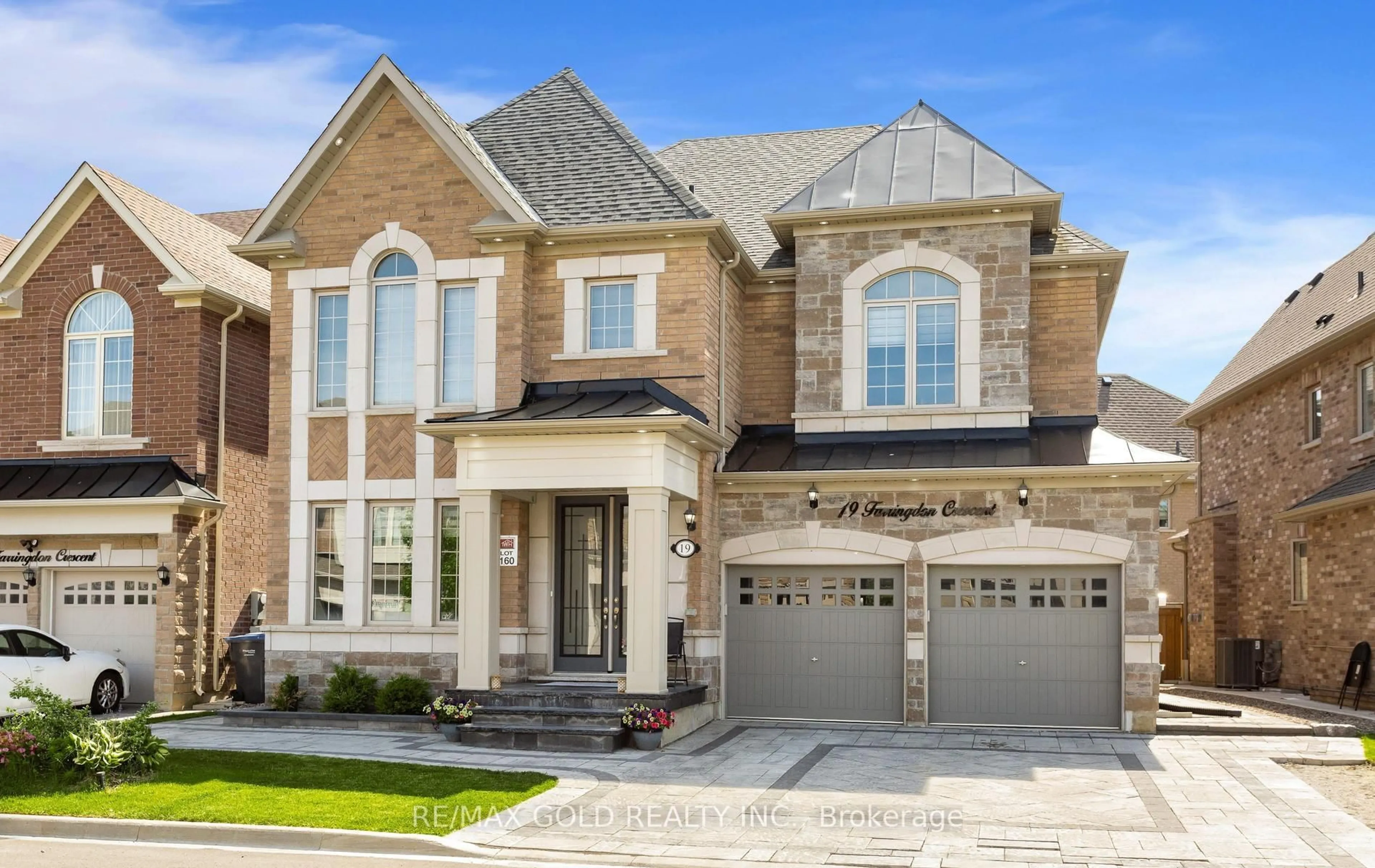 Home with brick exterior material, street for 19 Farringdon Cres, Brampton Ontario L7A 4Z6