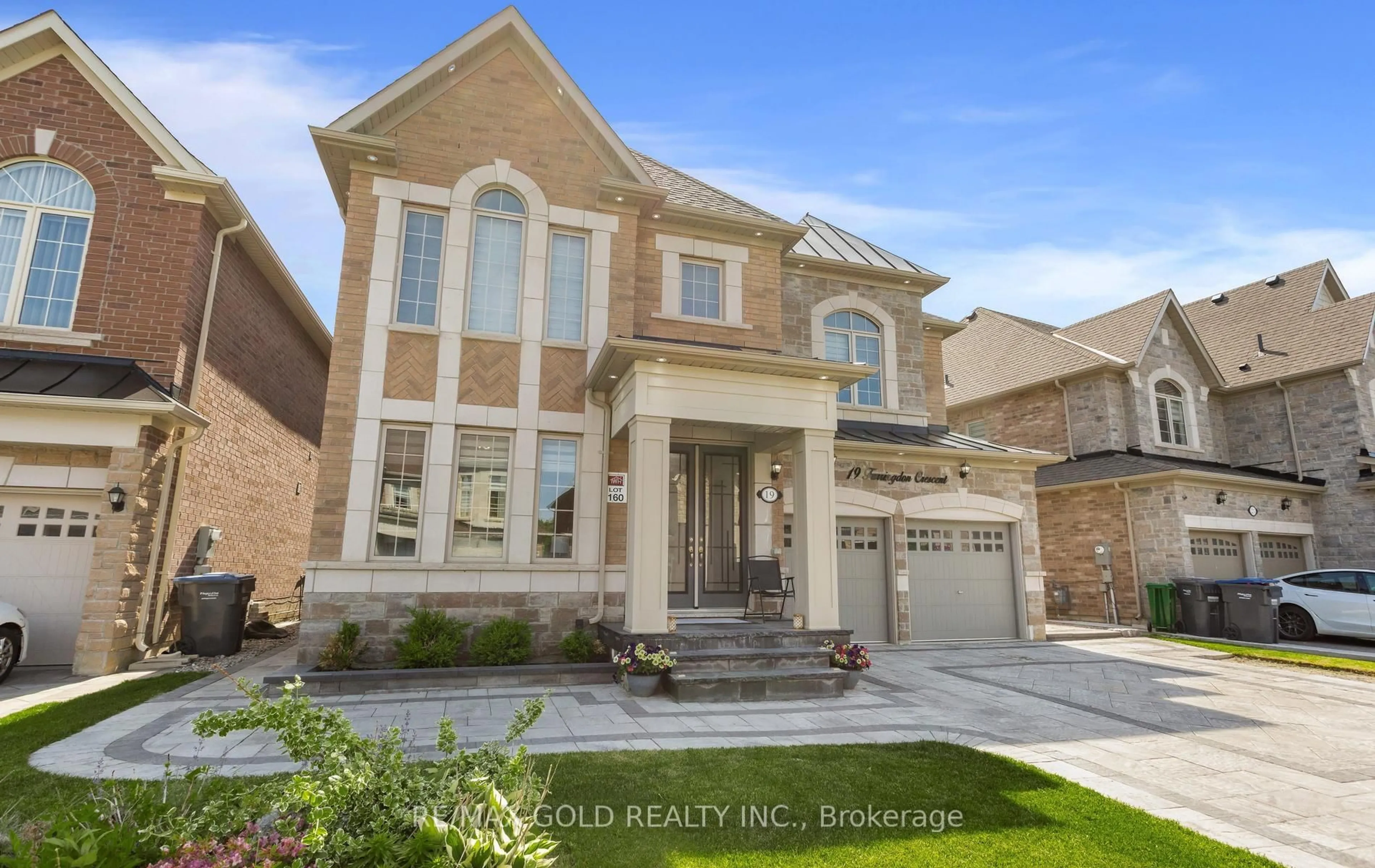 Home with brick exterior material, street for 19 Farringdon Cres, Brampton Ontario L7A 4Z6