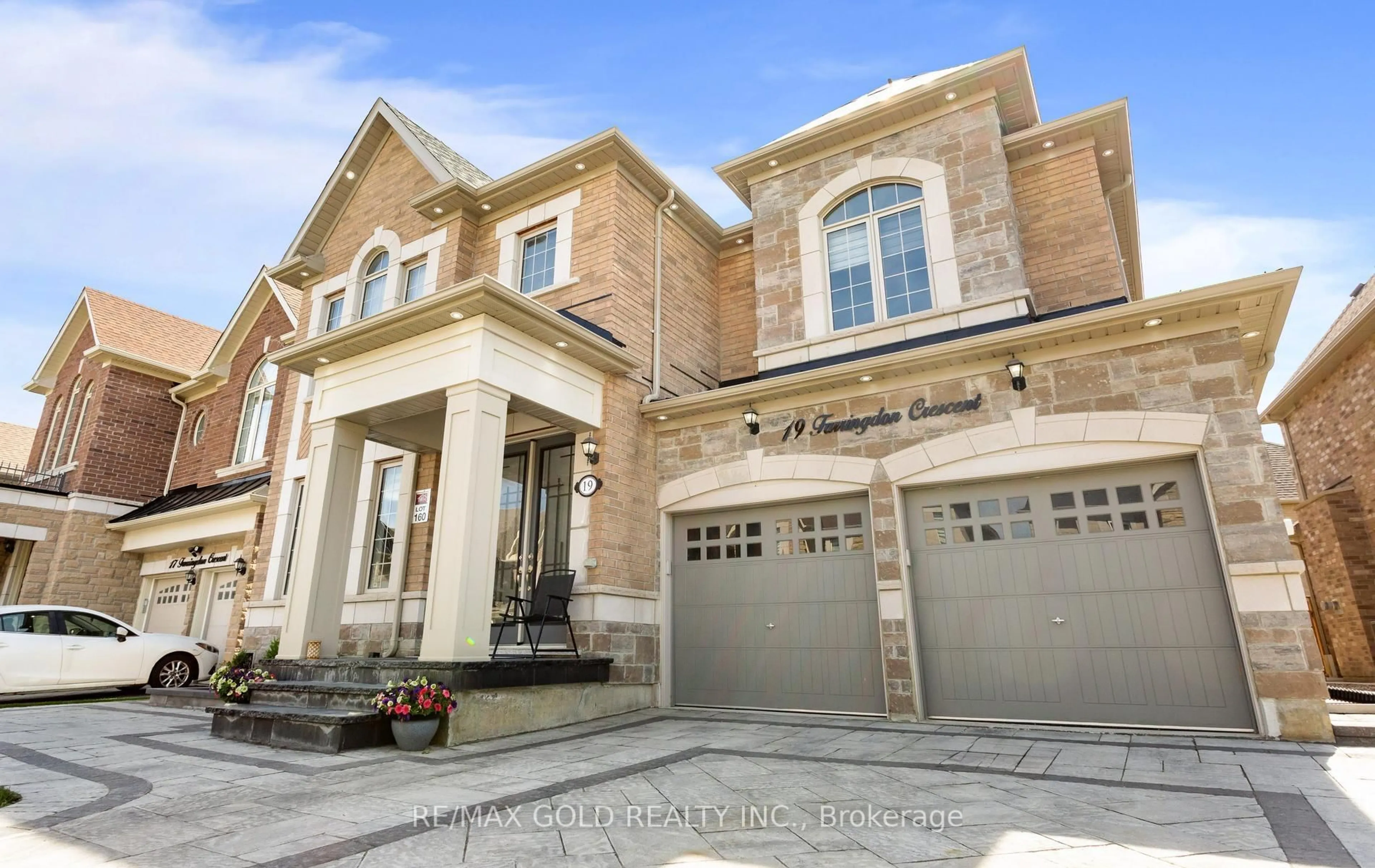 Home with brick exterior material, street for 19 Farringdon Cres, Brampton Ontario L7A 4Z6