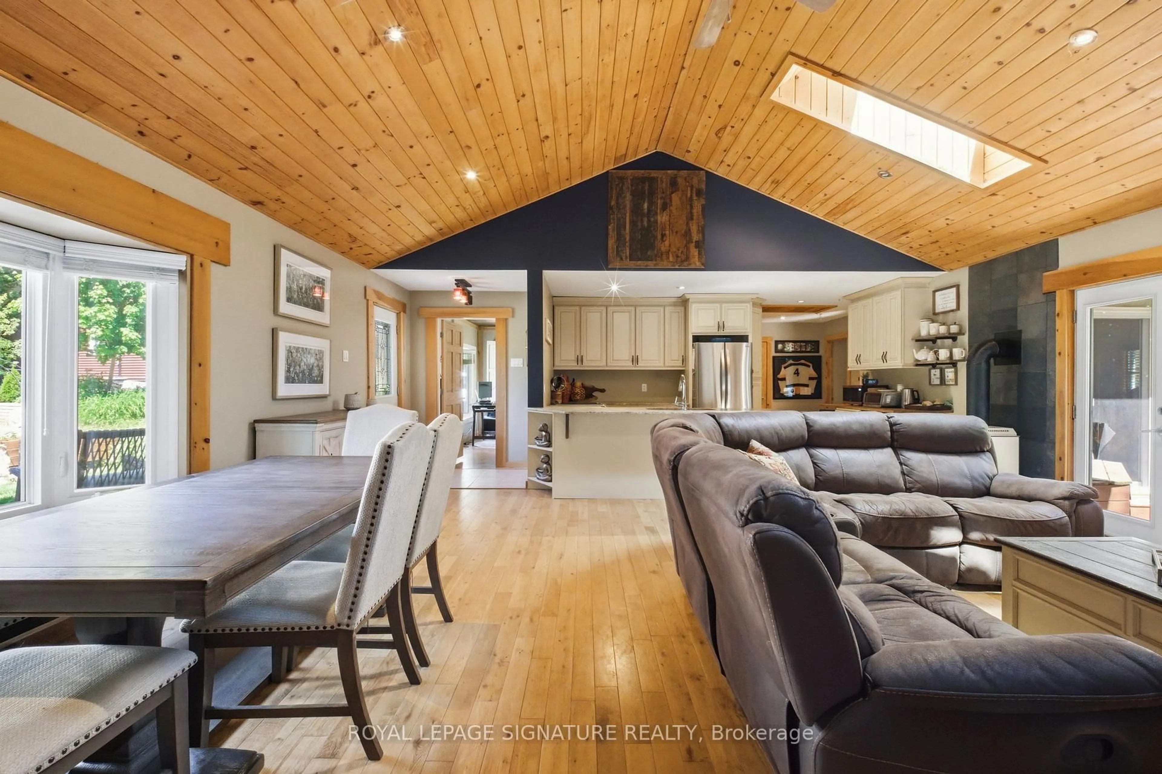 Unknown for 33 Old Pavillion Rd, Caledon Ontario L7C 3J8