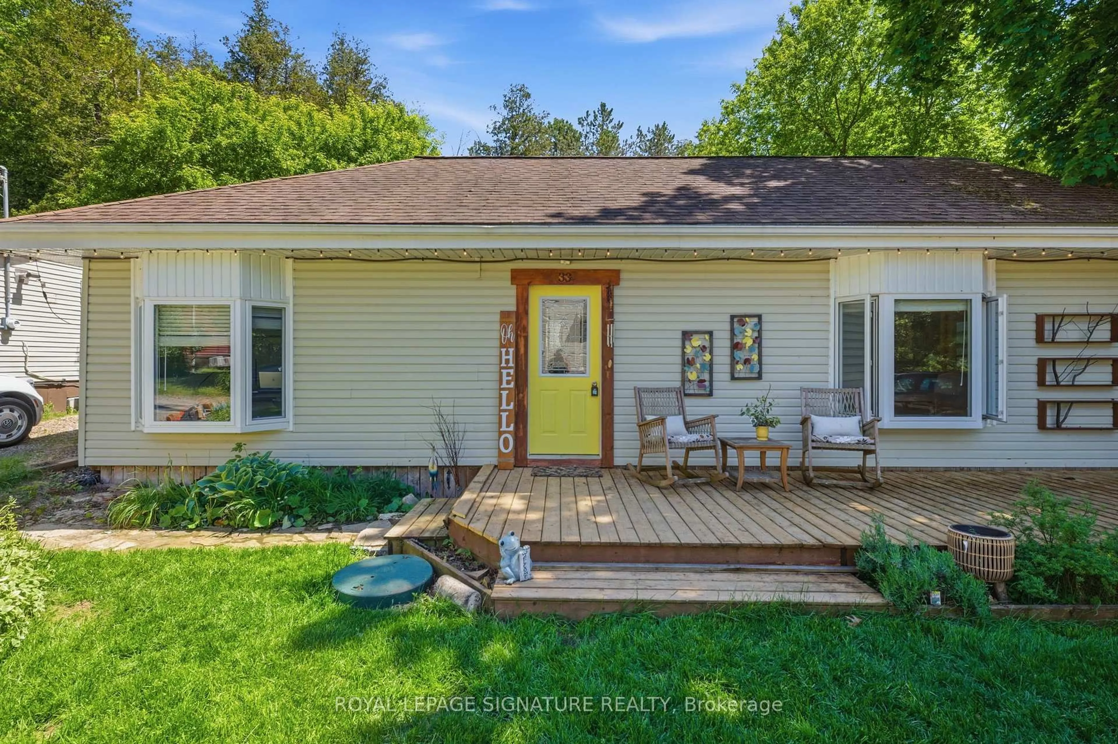 A pic from outside/outdoor area/front of a property/back of a property/a pic from drone, unknown for 33 Old Pavillion Rd, Caledon Ontario L7C 3J8