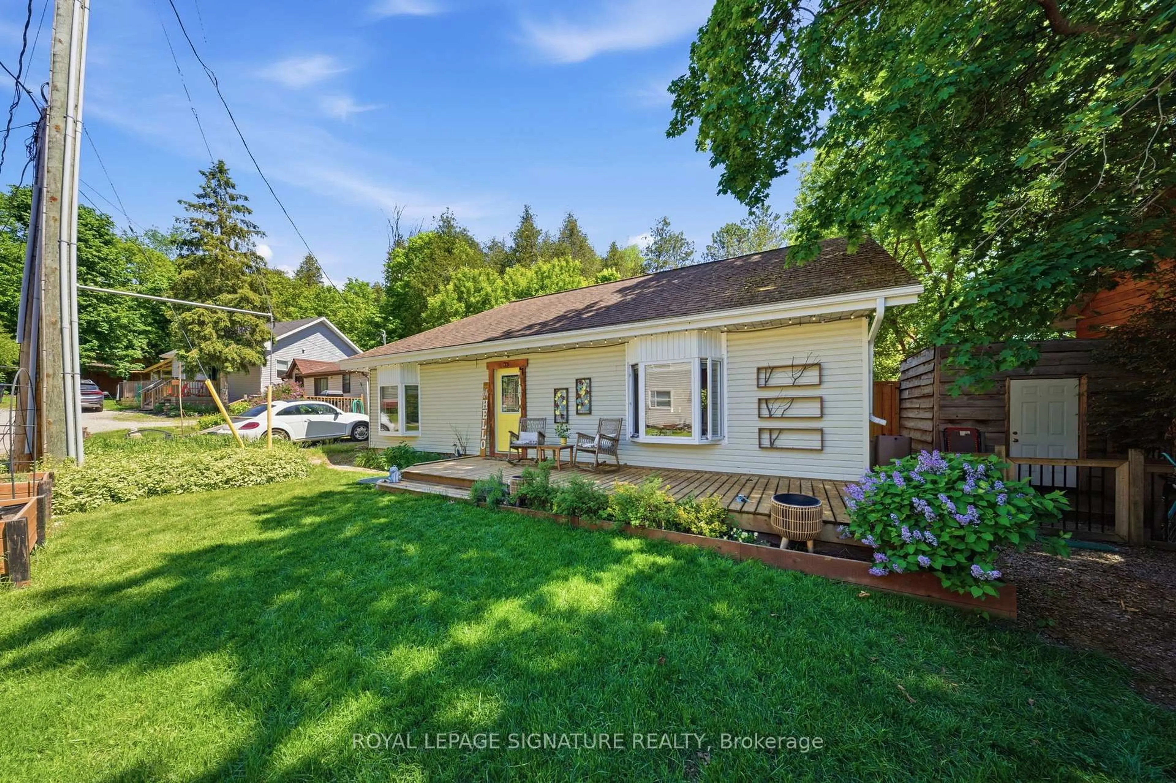 A pic from outside/outdoor area/front of a property/back of a property/a pic from drone, street for 33 Old Pavillion Rd, Caledon Ontario L7C 3J8