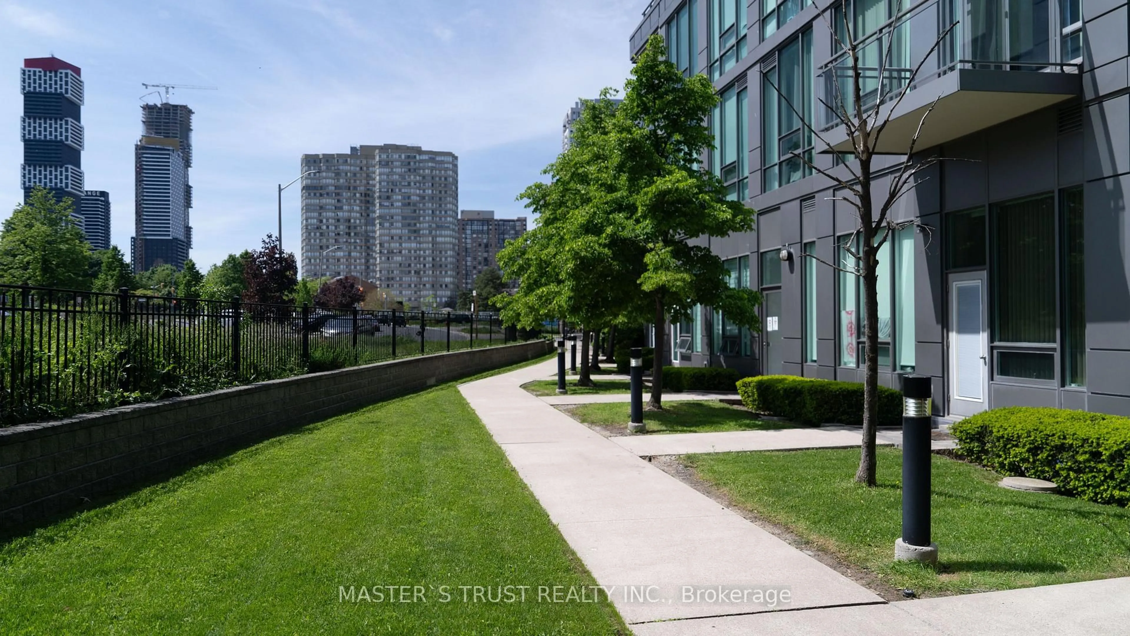 Patio, street for 3525 Kariya Dr #101, Mississauga Ontario L5B 0C1