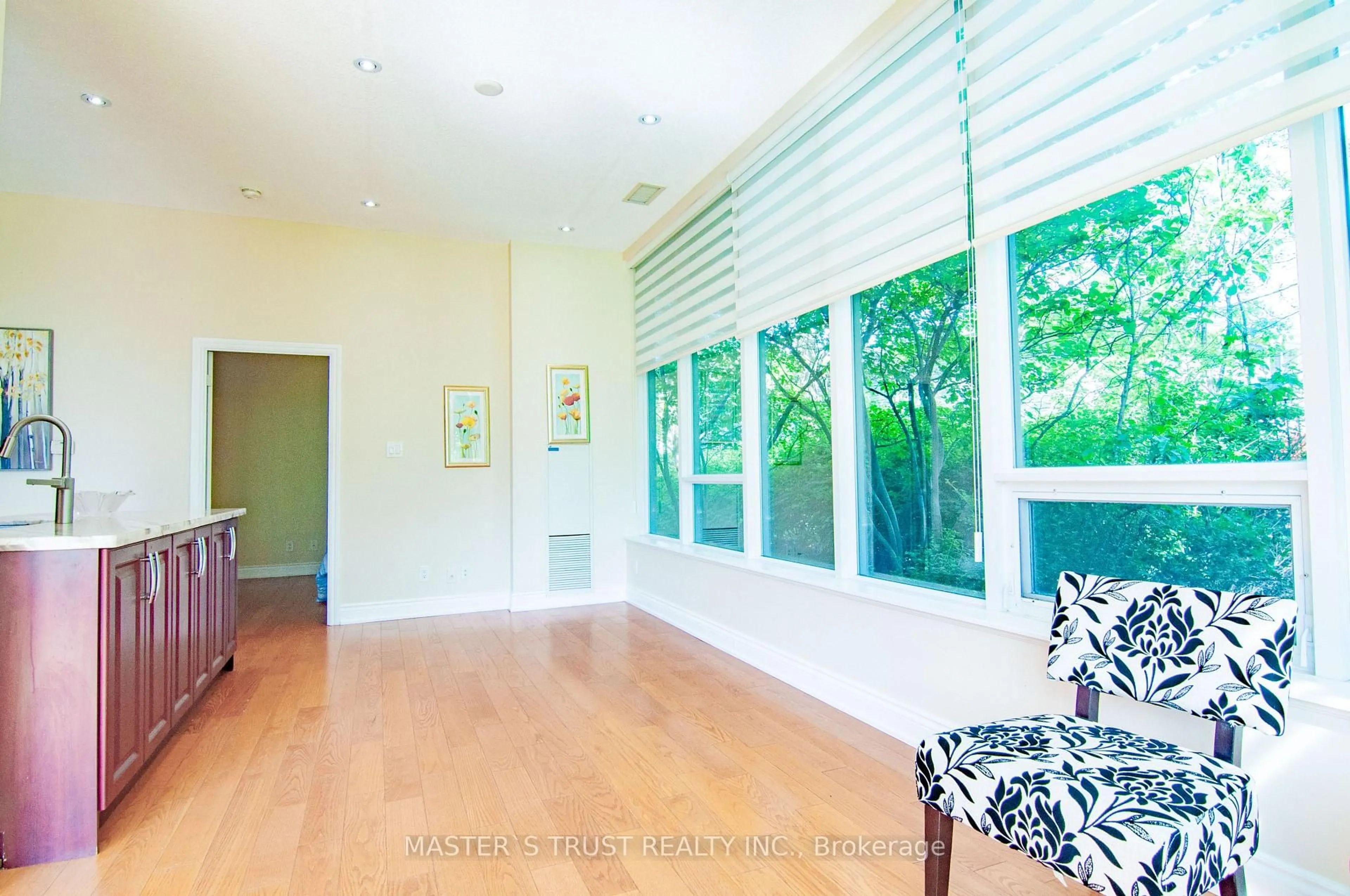 Indoor foyer for 3525 Kariya Dr #101, Mississauga Ontario L5B 0C1