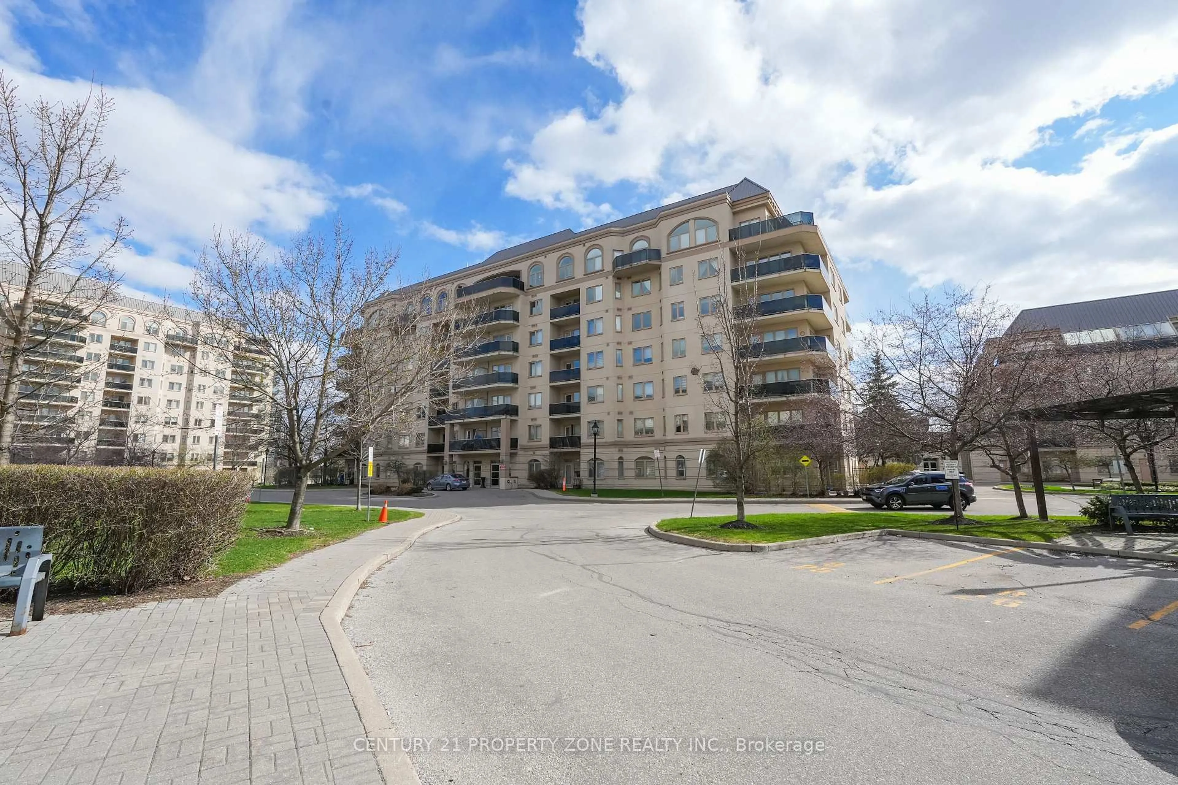 Unknown for 8 Dayspring Circ, Brampton Ontario L6P 2Z7