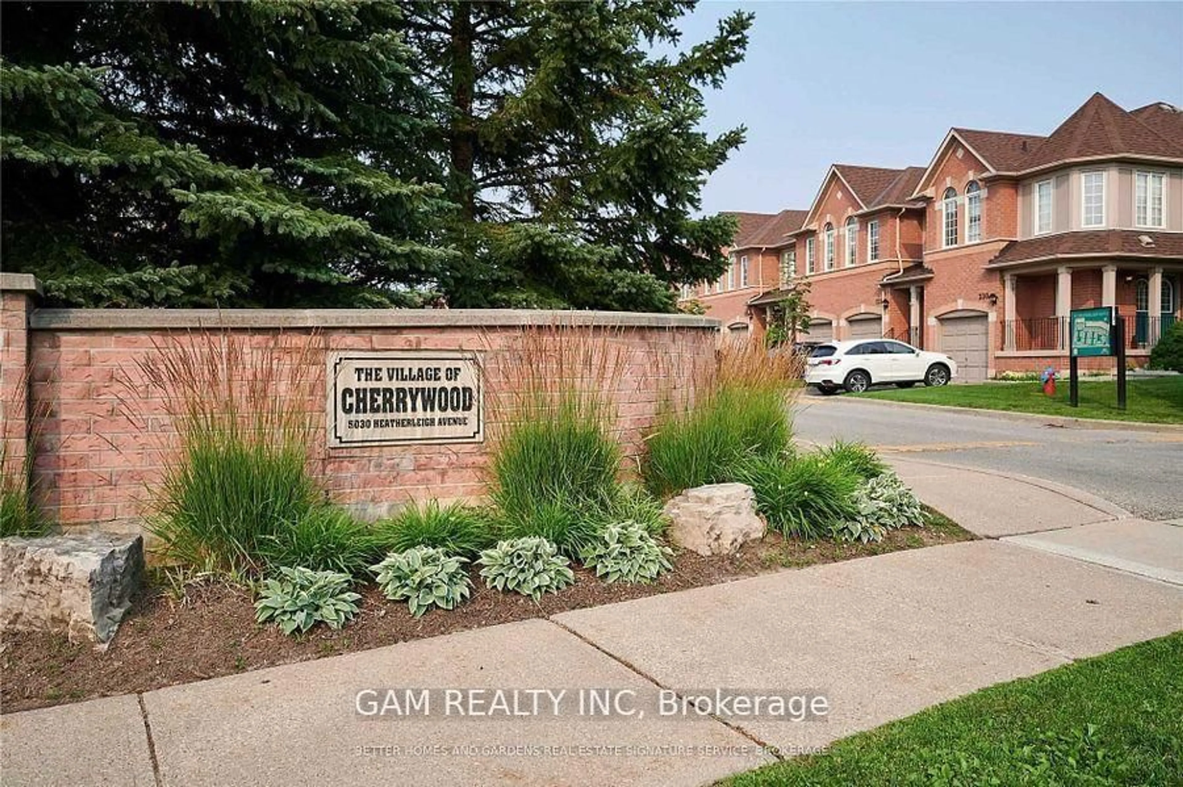 Indoor entryway for 5030 Heatherleigh Ave #101, Mississauga Ontario L5V 2G7