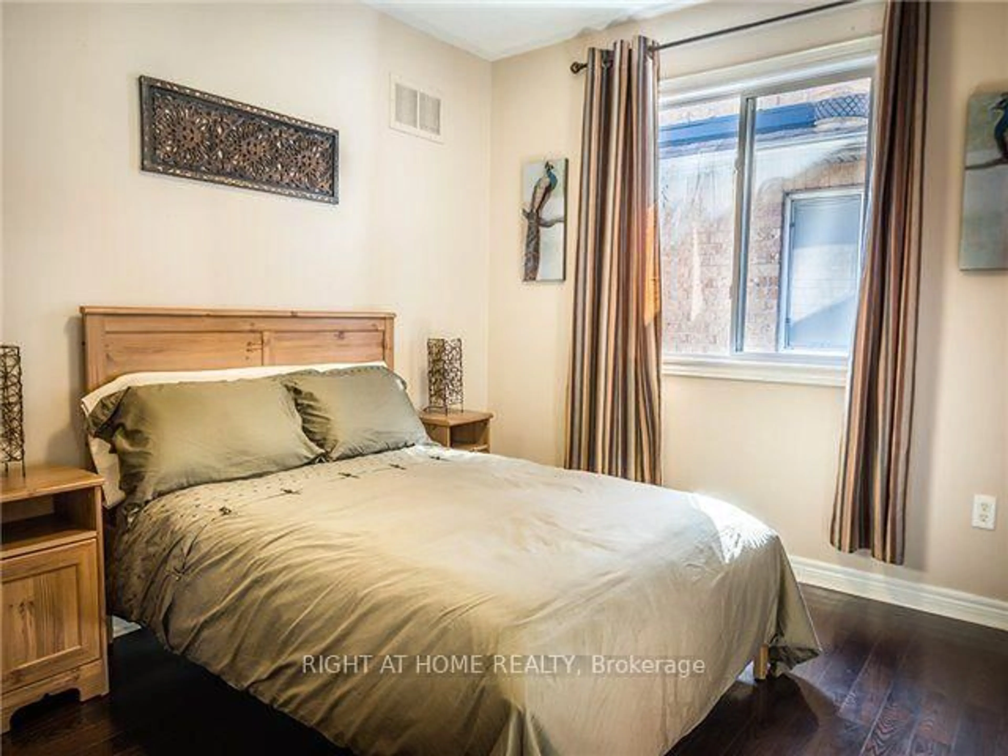 Bedroom with bed, unknown for 1469 Derby County Cres, Oakville Ontario L6M 4N9