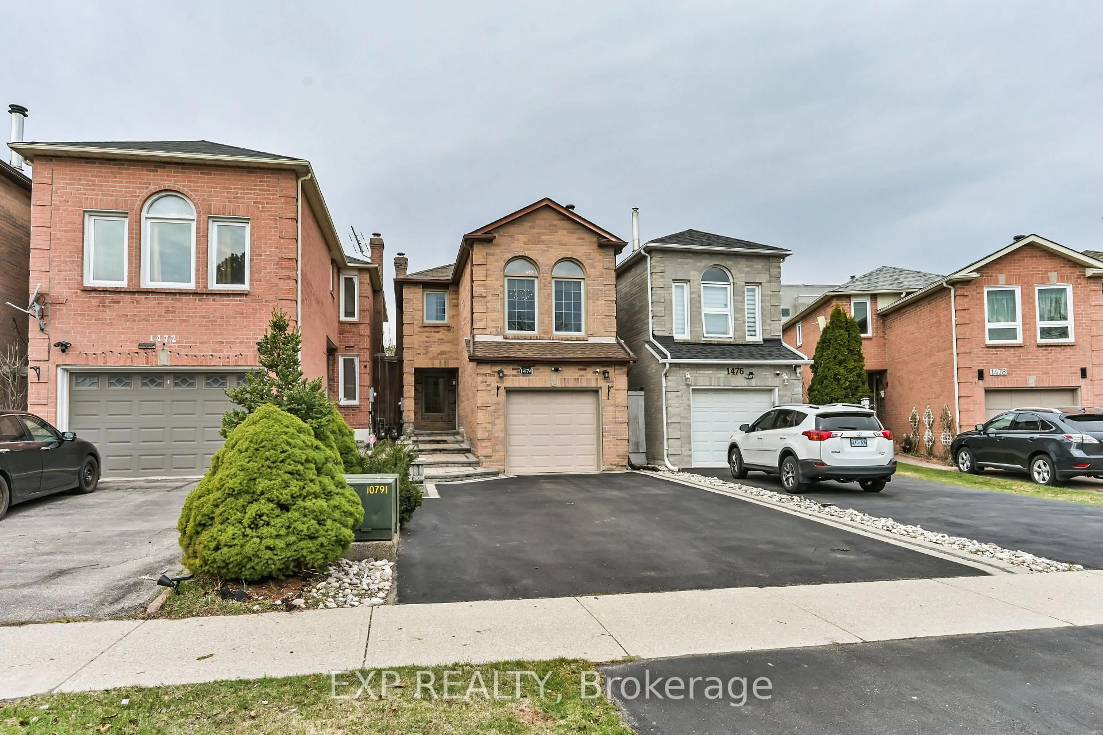 Home with brick exterior material, street for 1474 Prince John Circ, Oakville Ontario L6J 5S8