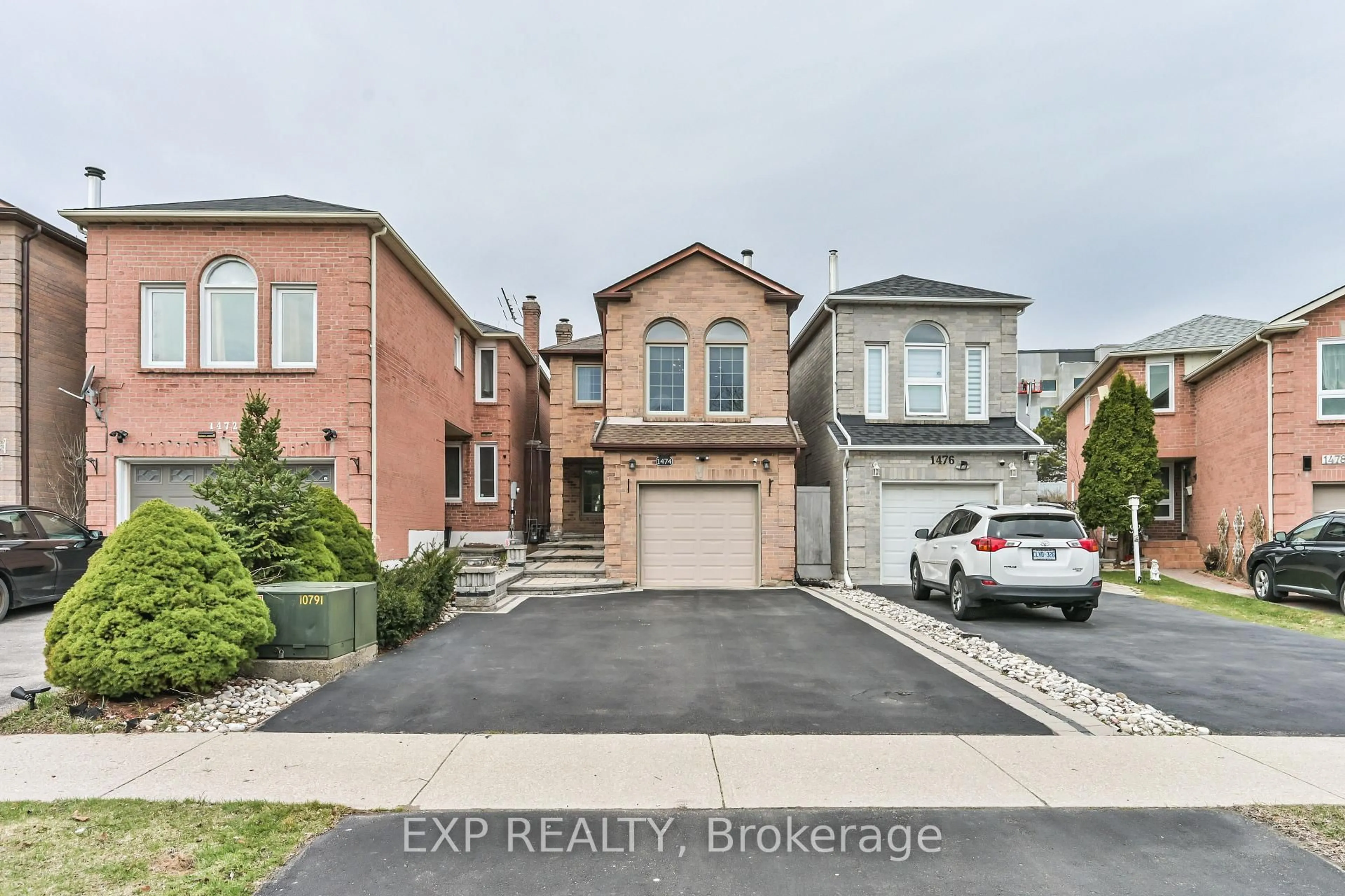Home with brick exterior material, street for 1474 Prince John Circ, Oakville Ontario L6J 5S8