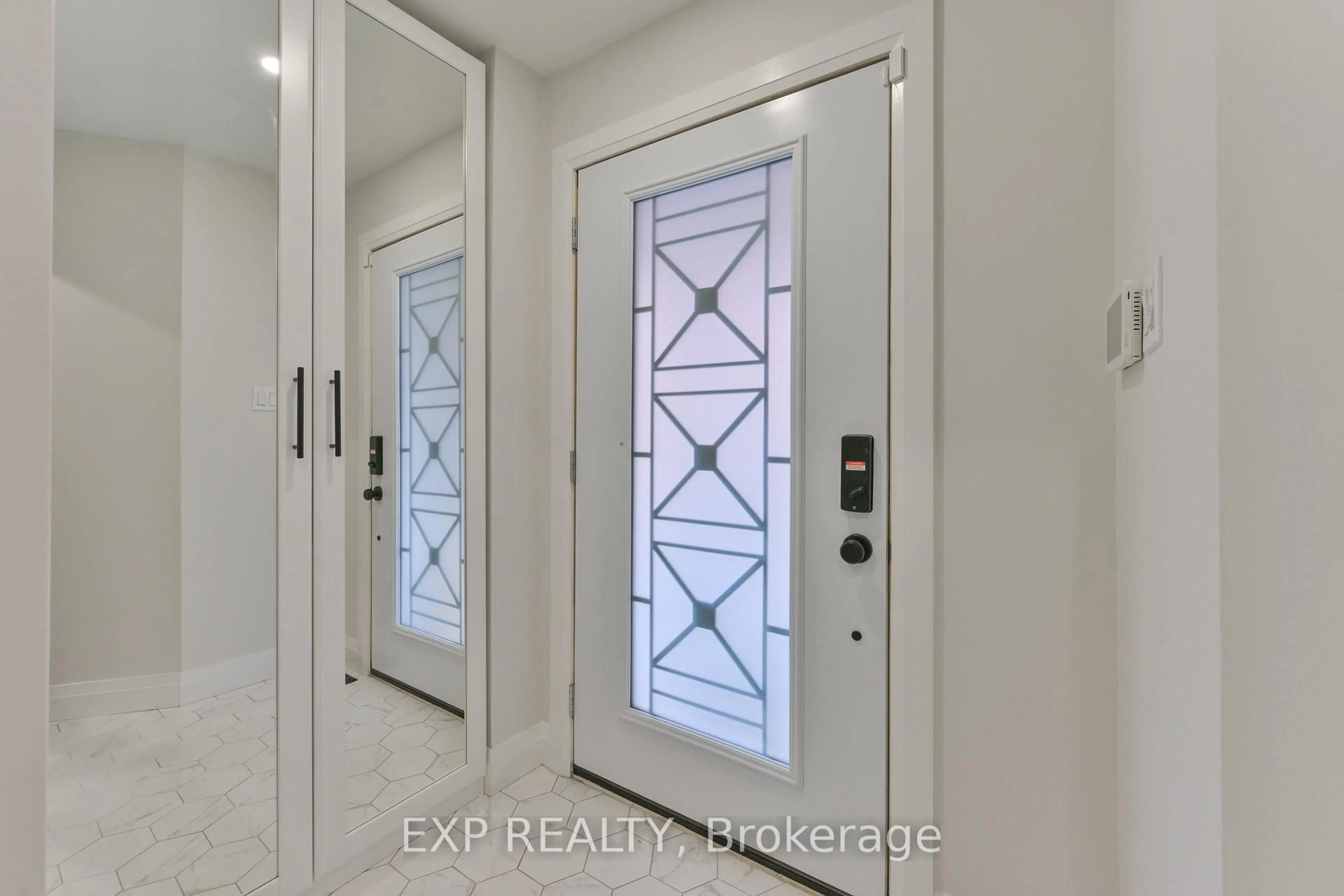 Indoor entryway for 1474 Prince John Circ, Oakville Ontario L6J 5S8