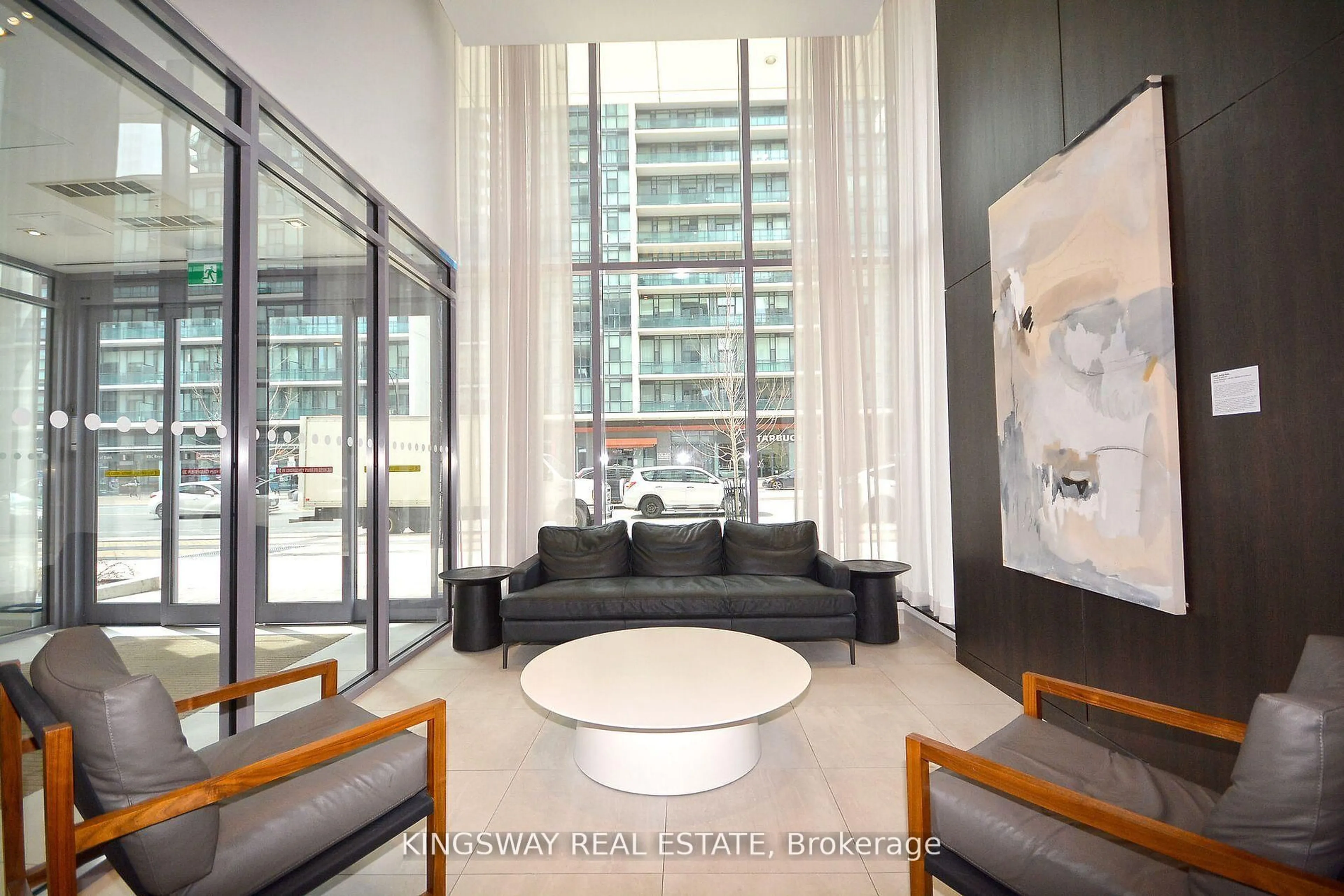 Indoor foyer for 4065 Confederation Pkwy #3311, Mississauga Ontario L5B 0L4