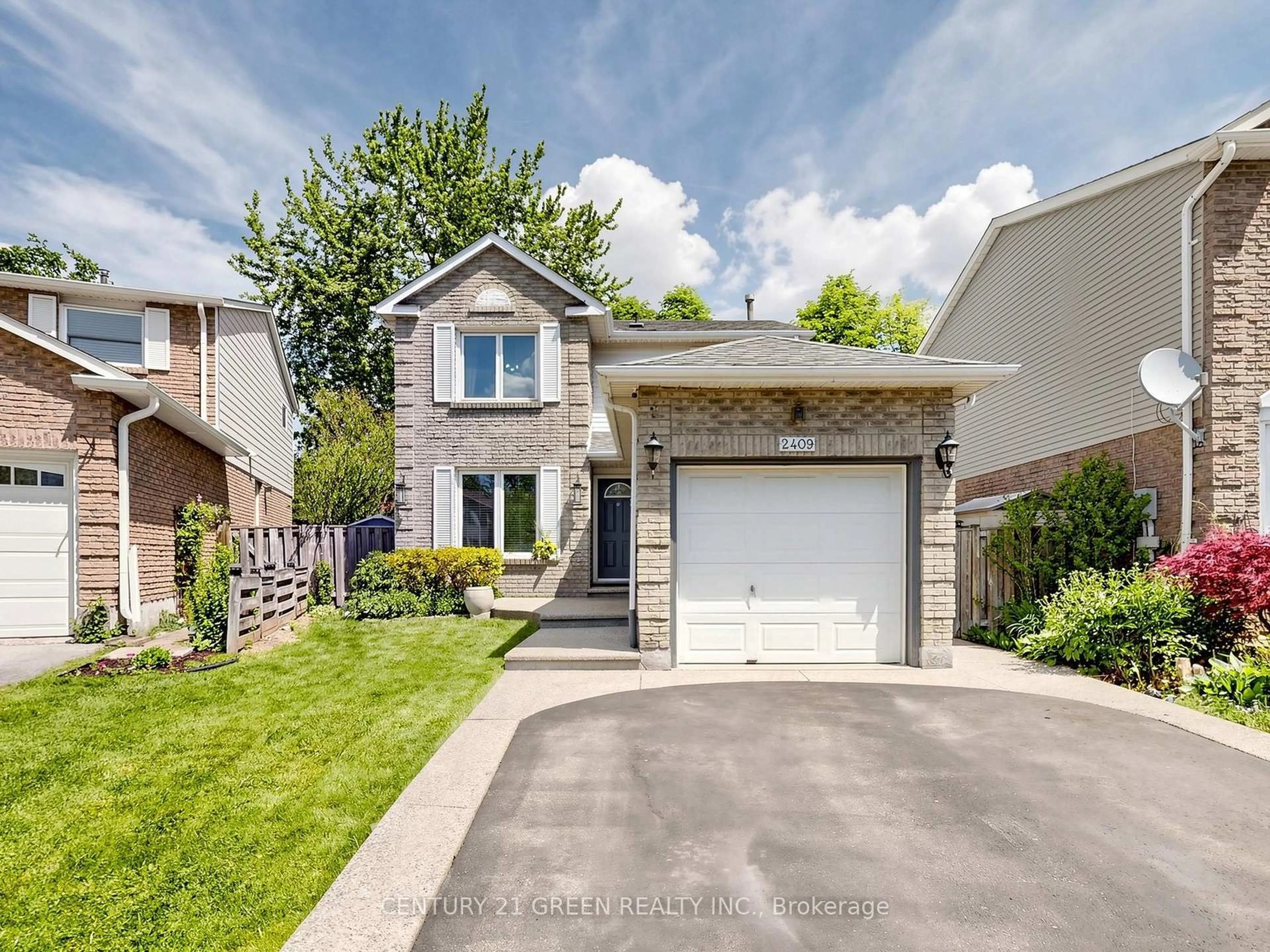 Home with brick exterior material, street for 2409 Paula Crt, Burlington Ontario L7P 4M1