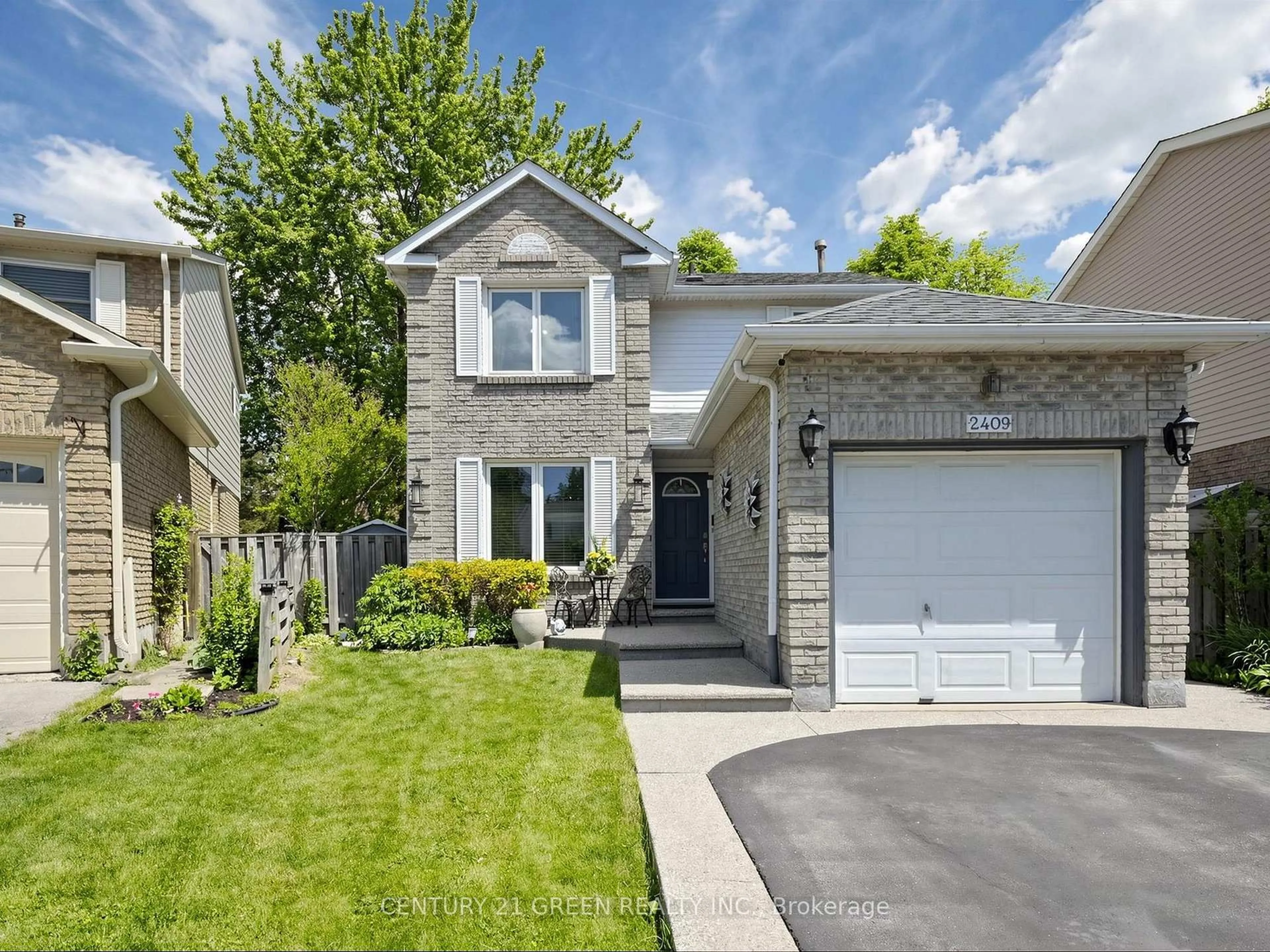 Home with vinyl exterior material, street for 2409 Paula Crt, Burlington Ontario L7P 4M1