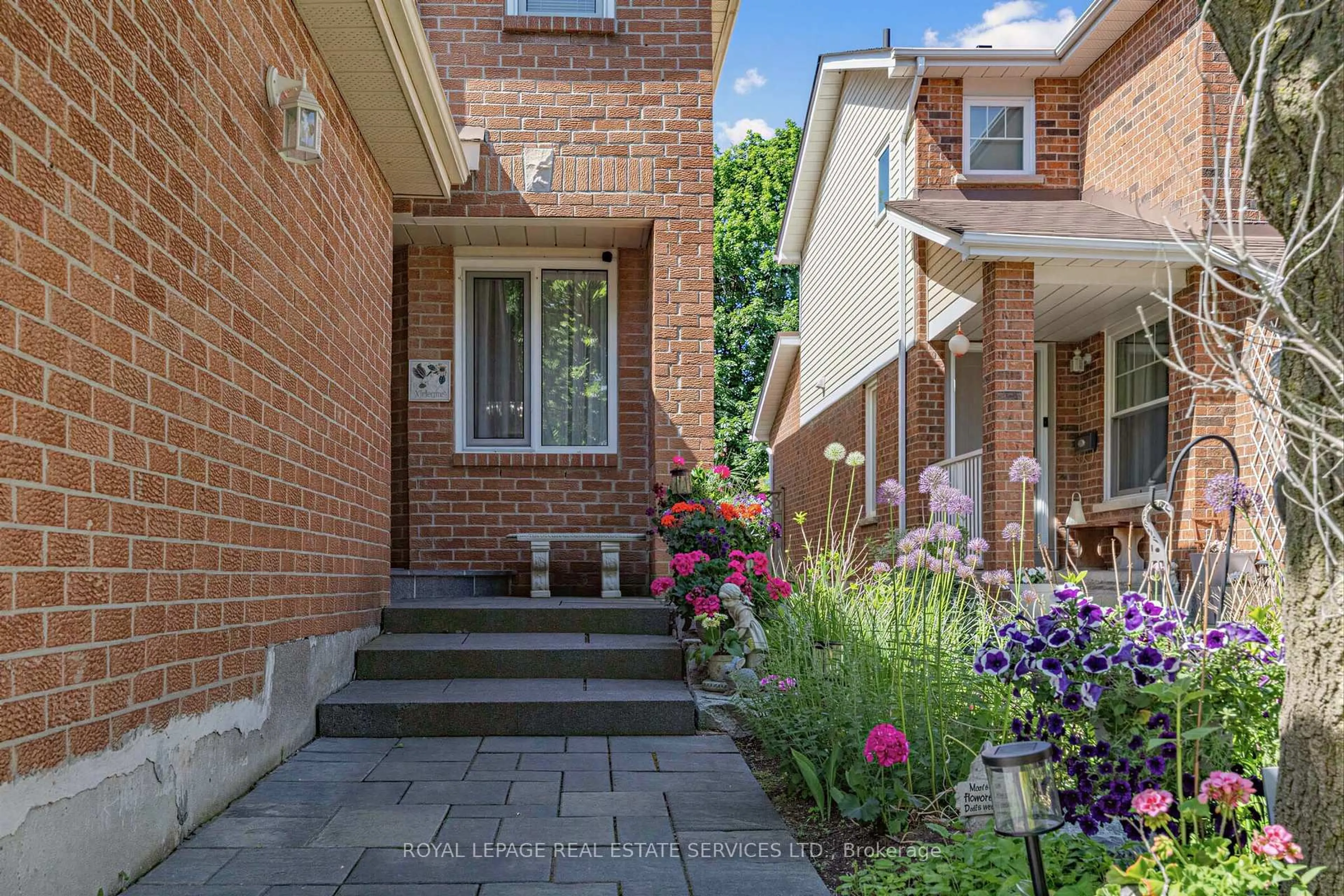 Home with brick exterior material, street for 4024 Rushton Cres, Mississauga Ontario L5L 4H7
