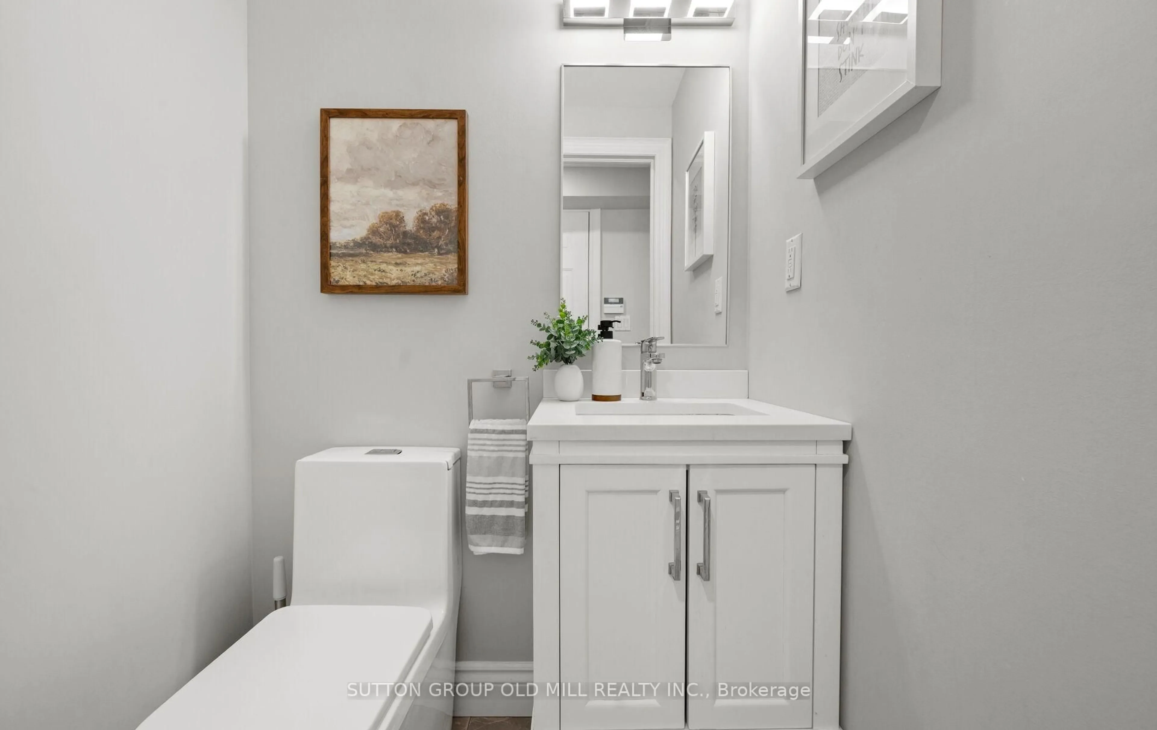 Standard bathroom, ceramic/tile floor for 36 Clockwork Lane, Toronto Ontario M8Y 4H5