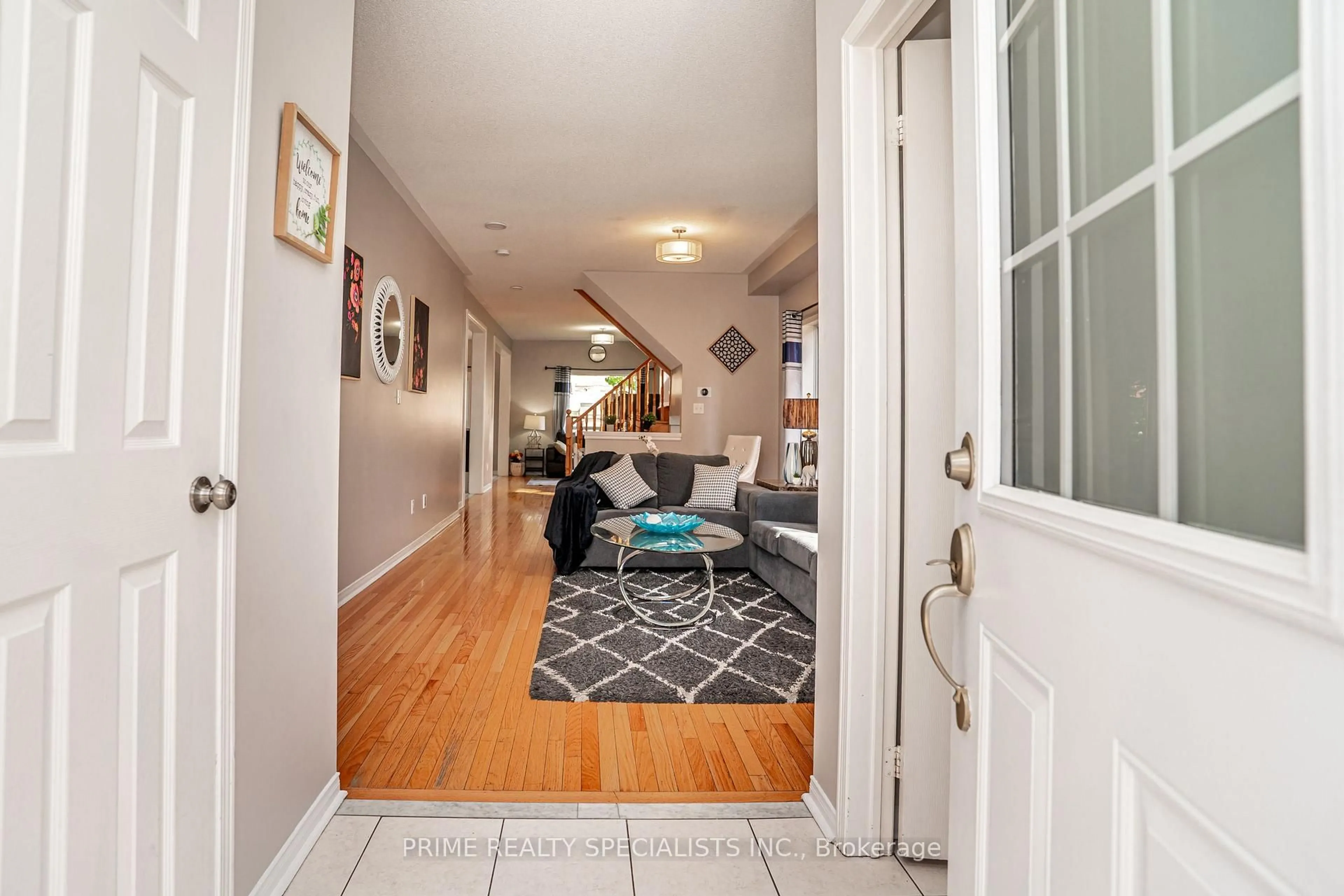 Indoor entryway for 11 Commodore Dr, Brampton Ontario L6X 0S5