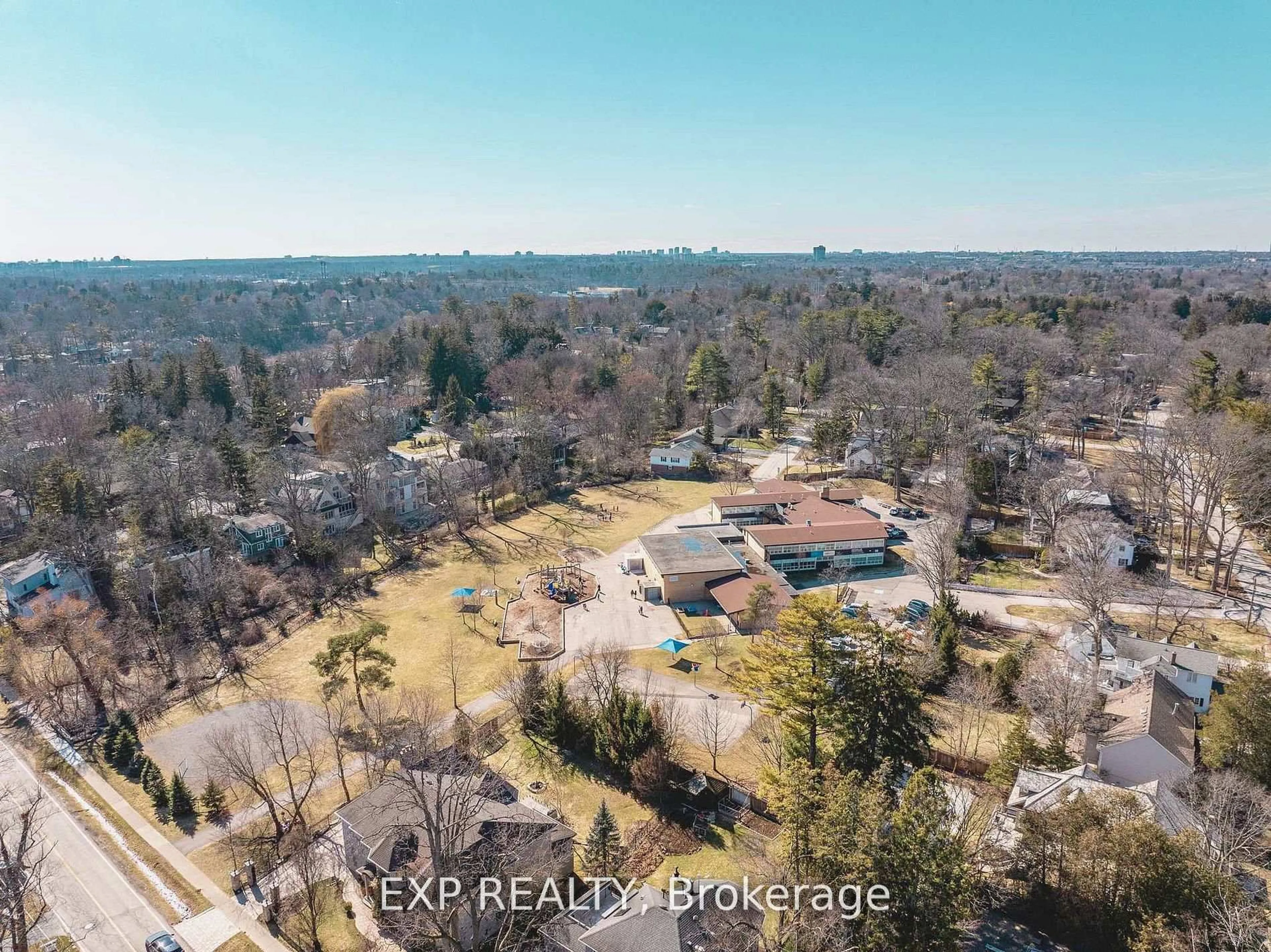 A pic from outside/outdoor area/front of a property/back of a property/a pic from drone, forest/trees view for 1252 Mona Rd, Mississauga Ontario L5G 3A1
