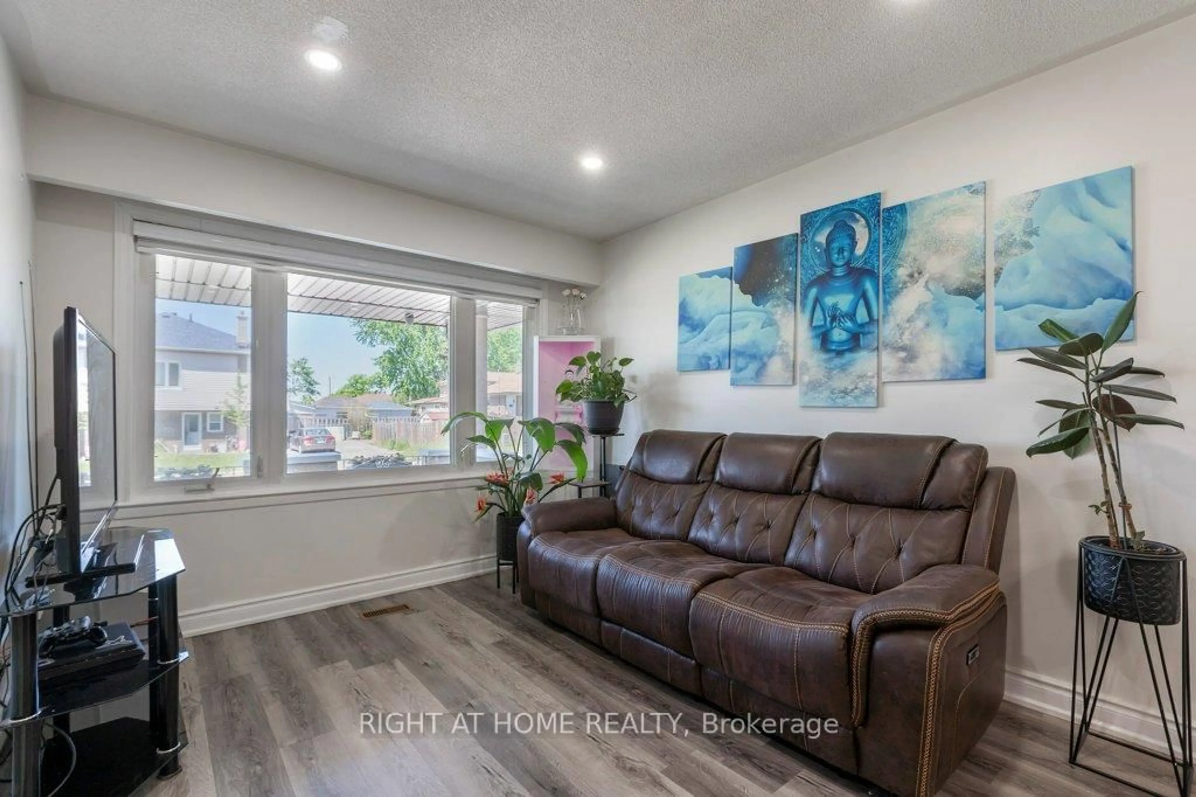 Living room with furniture, unknown for 4 Fennimore Cres, Toronto Ontario M3N 1G8