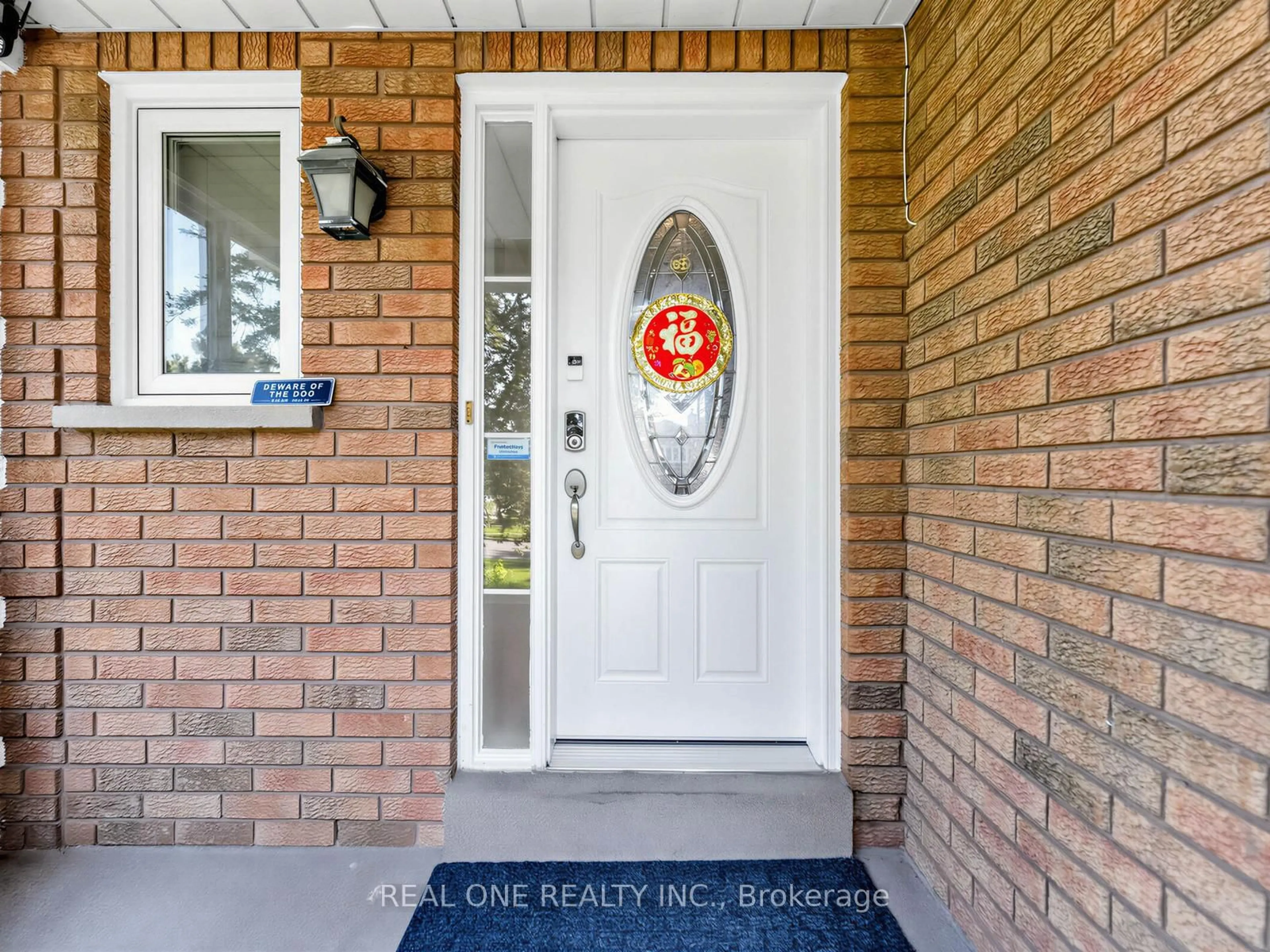 Indoor entryway for 5849 Chorley Pl, Mississauga Ontario L5M 5L7