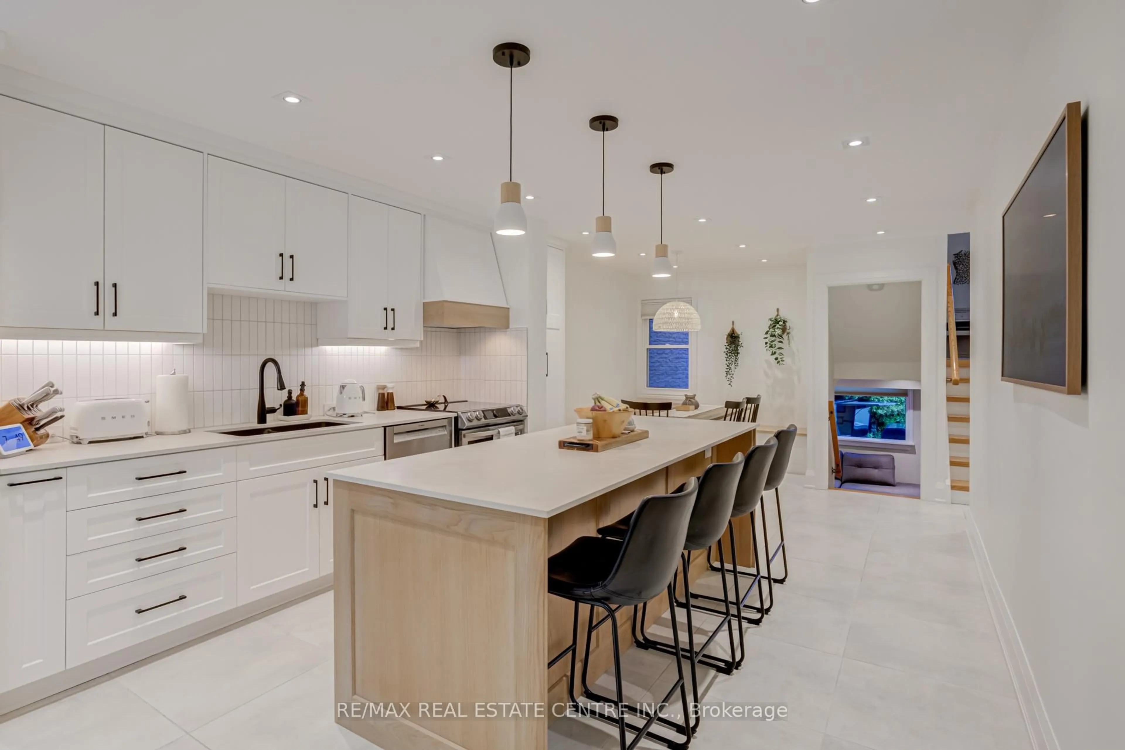 Contemporary kitchen, ceramic/tile floor for 888 Sweetwater Cres, Mississauga Ontario L5H 4A8