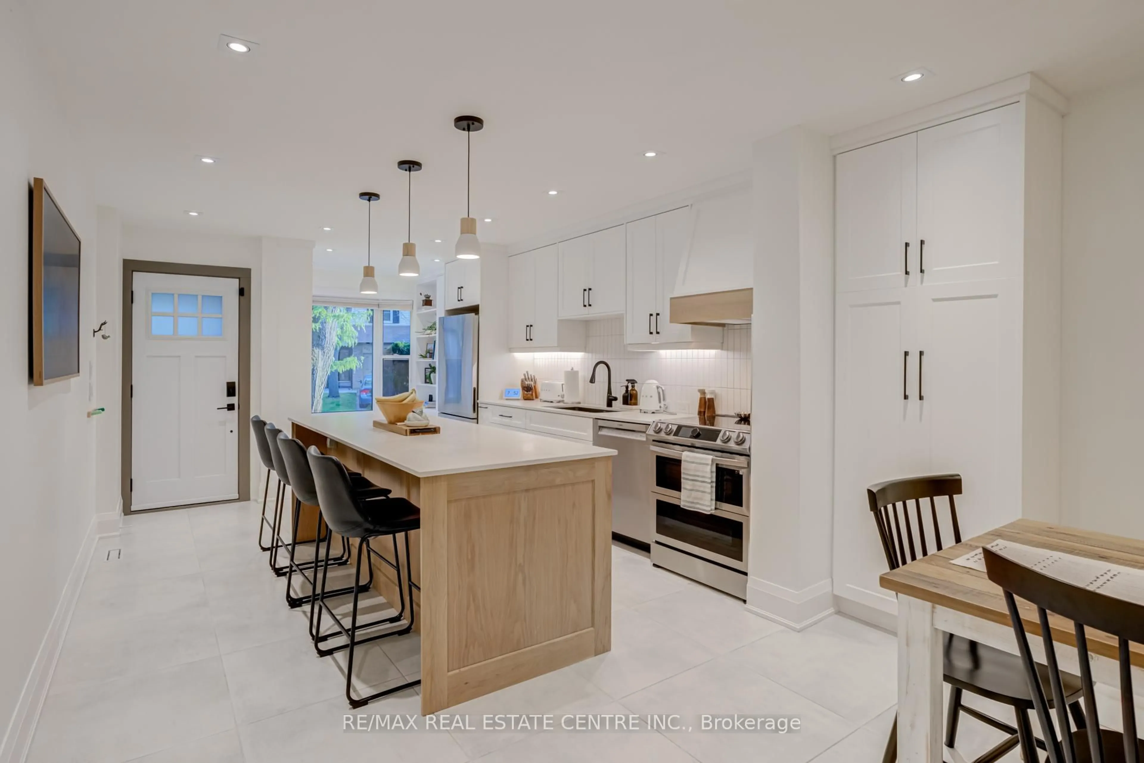 Contemporary kitchen, ceramic/tile floor for 888 Sweetwater Cres, Mississauga Ontario L5H 4A8