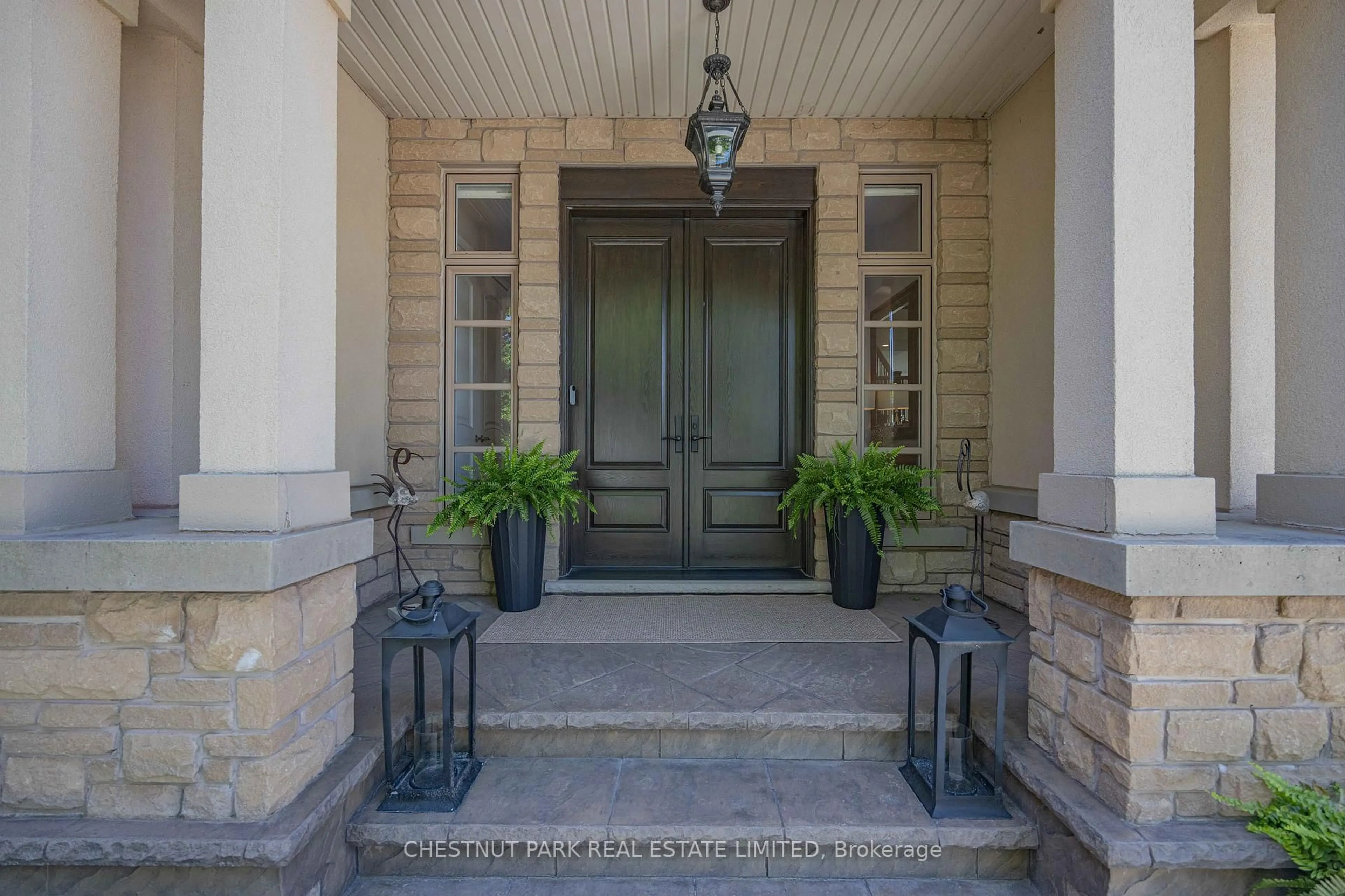 Indoor entryway for 3232 Ribble Cres, Oakville Ontario L6M 0B1