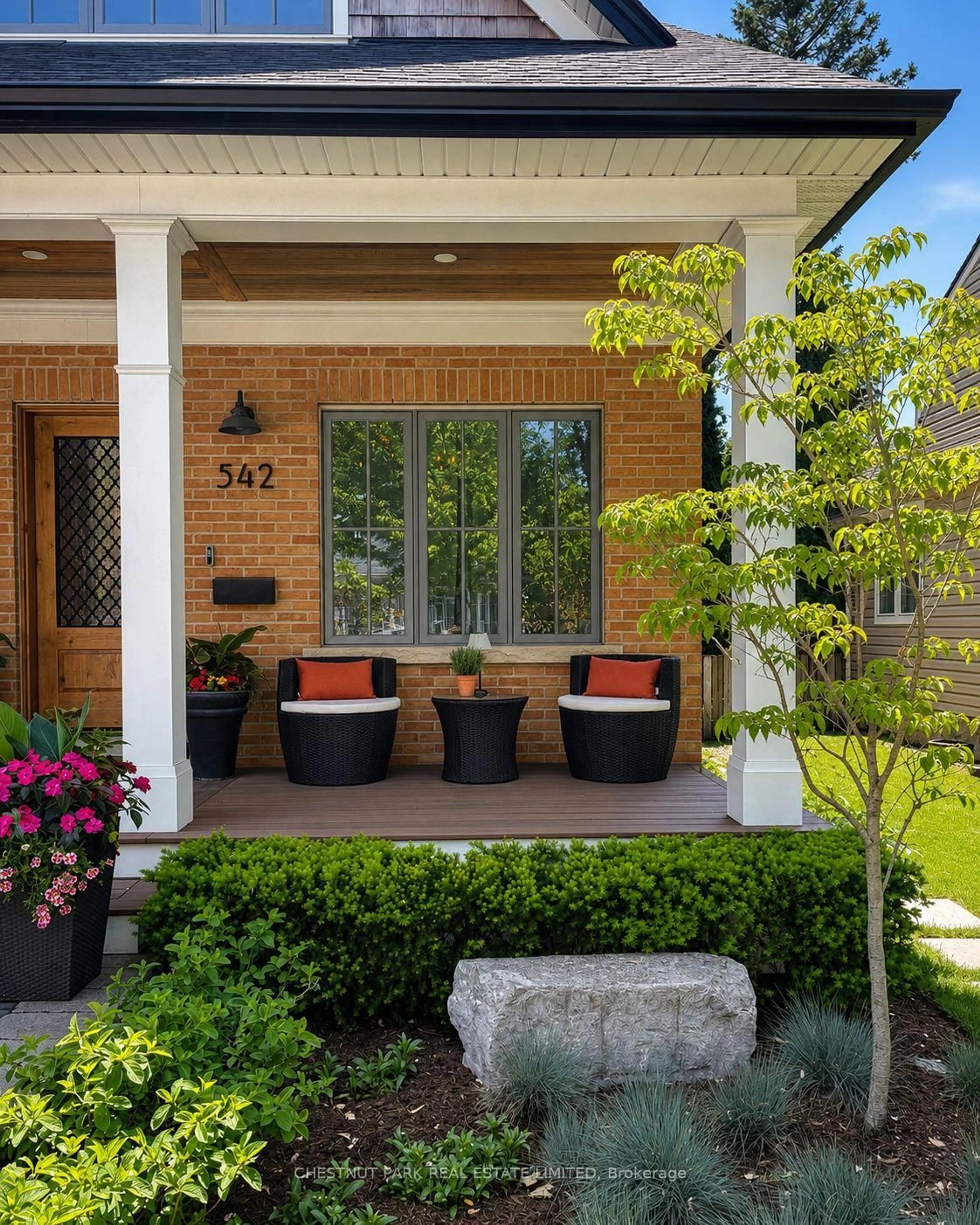 Home with brick exterior material, street for 542 Woodland Ave, Burlington Ontario L7R 2S4