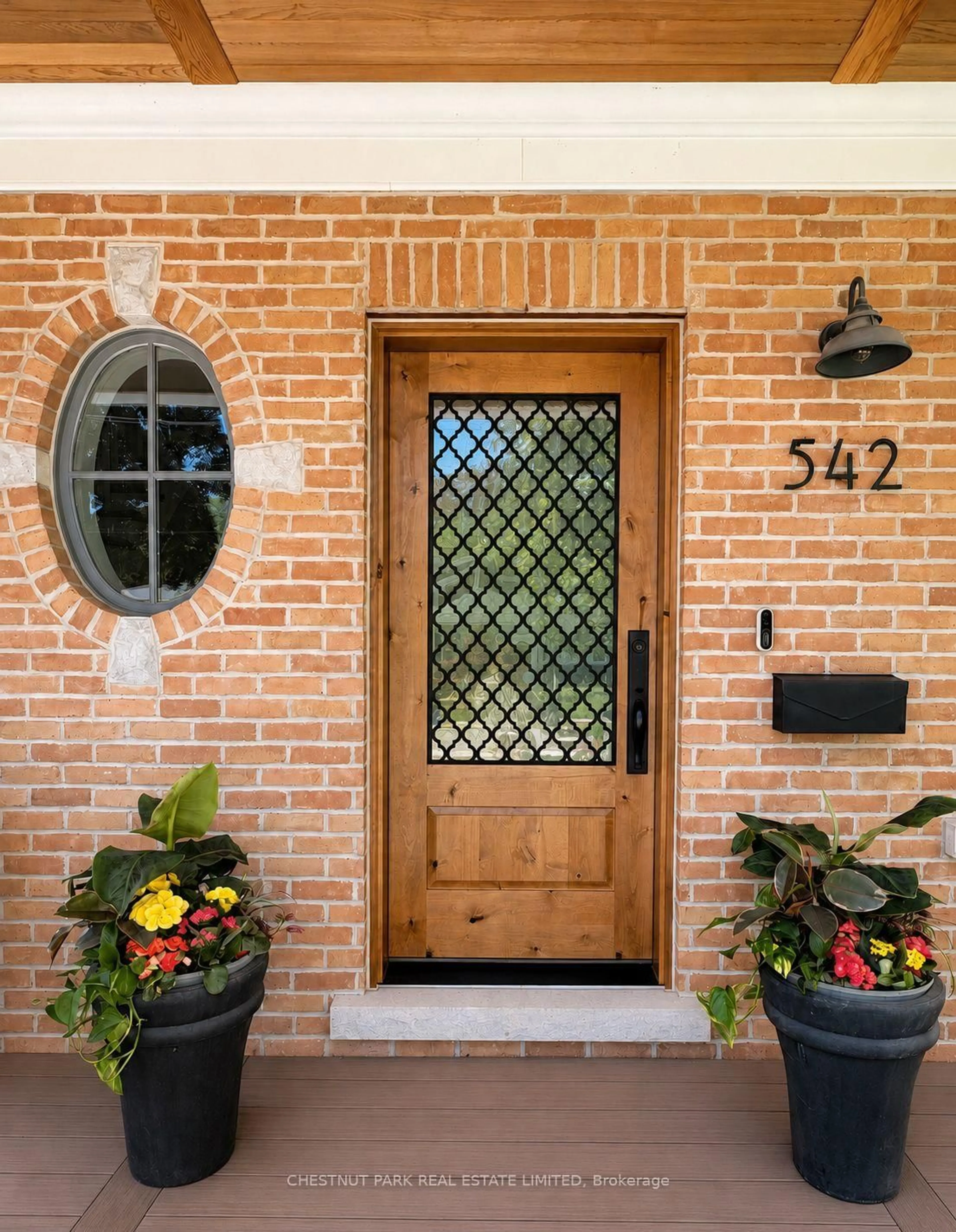 Home with brick exterior material, street for 542 Woodland Ave, Burlington Ontario L7R 2S4