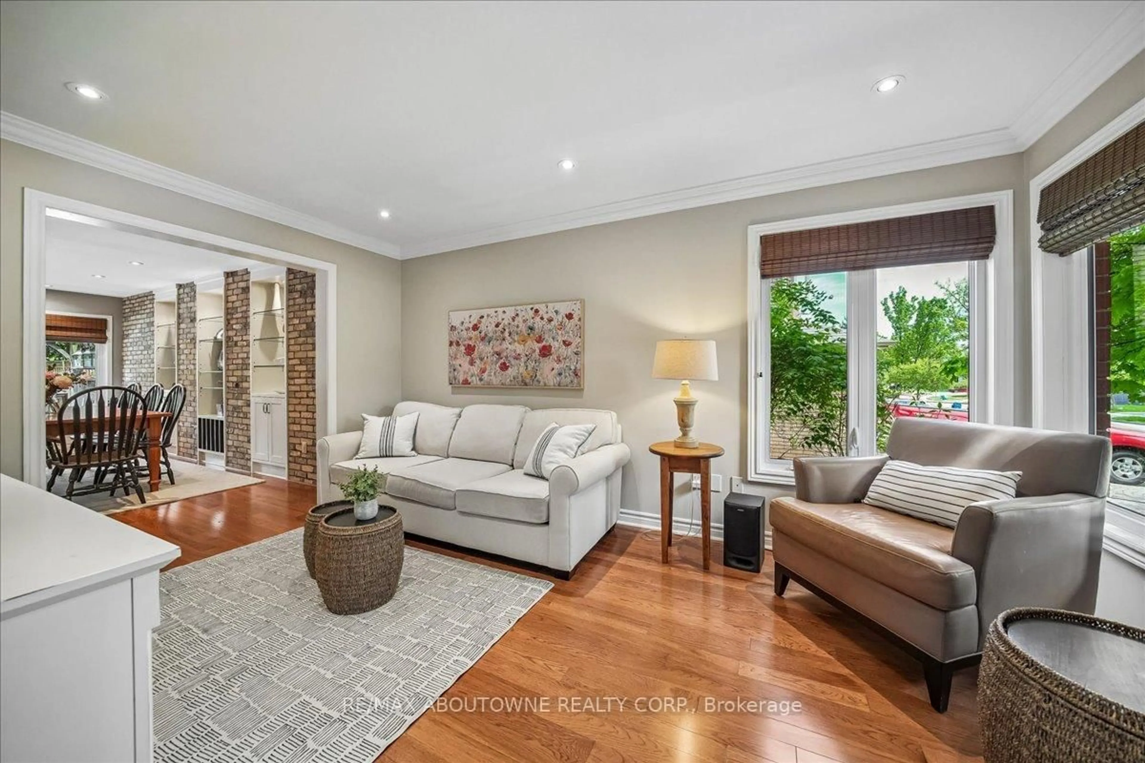 Living room with furniture, unknown for 1053 Old Oak Dr, Oakville Ontario L6M 3K5