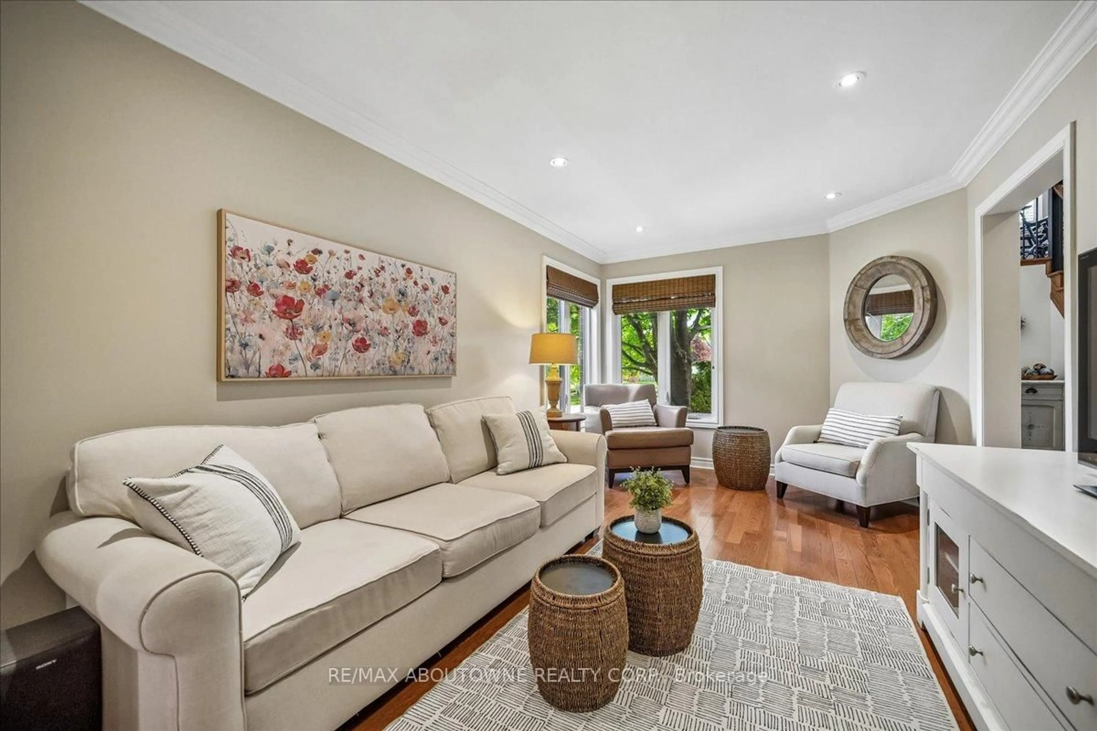 Living room with furniture, unknown for 1053 Old Oak Dr, Oakville Ontario L6M 3K5