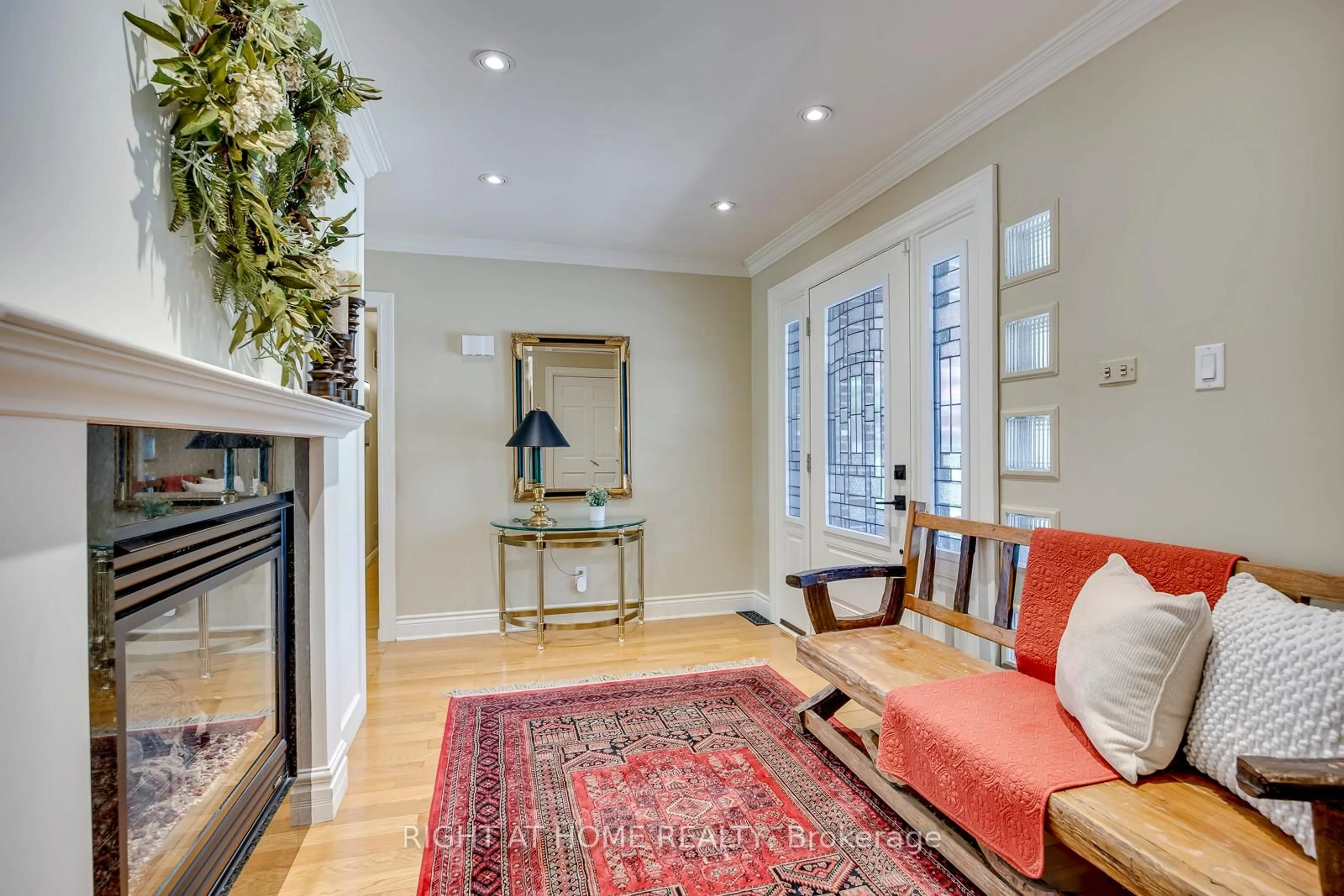 Living room with furniture, unknown for 5290 Creditview Rd, Mississauga Ontario L5M 5N5