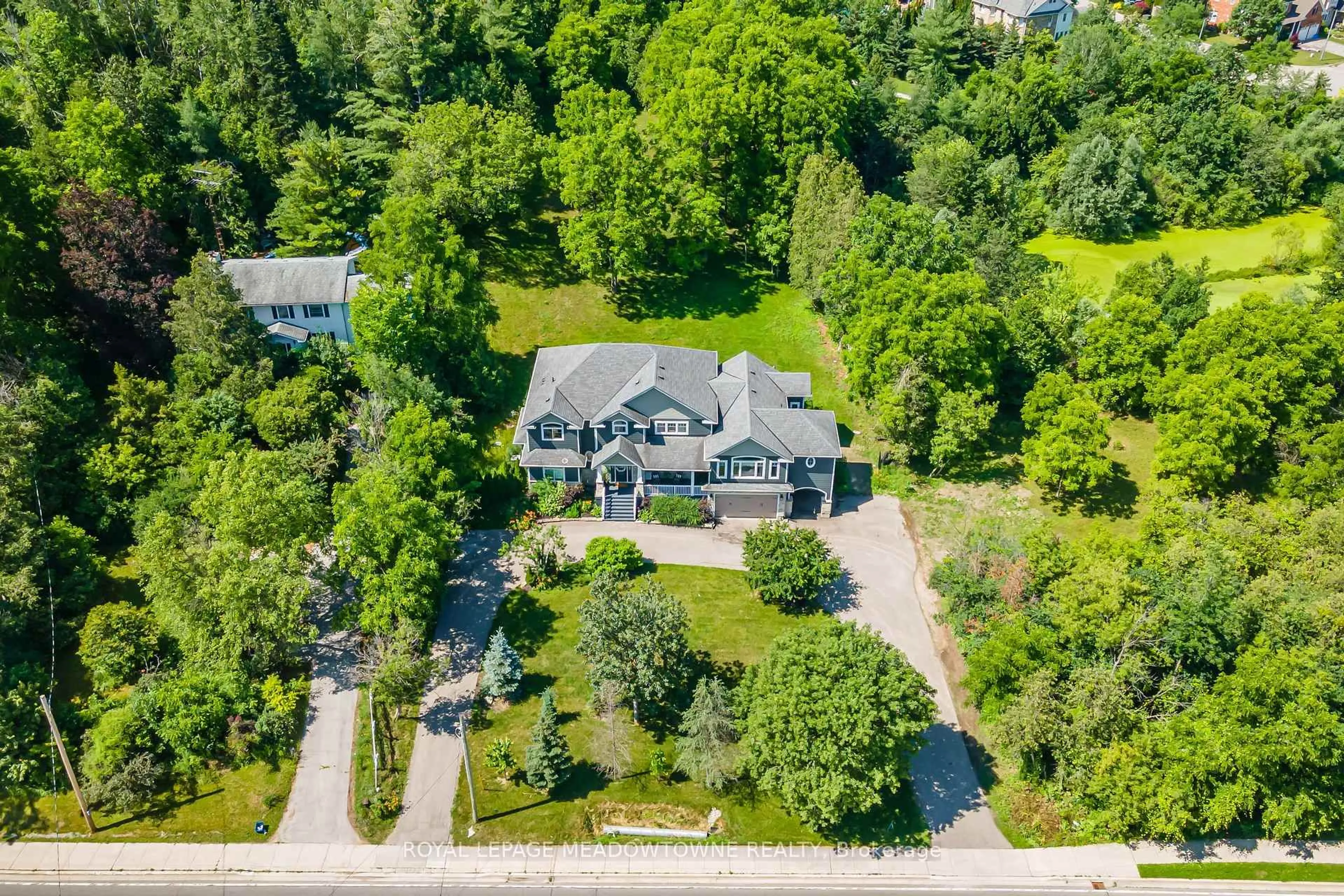 A pic from outside/outdoor area/front of a property/back of a property/a pic from drone, unknown for 254 Main St, Halton Hills Ontario L7G 4S5