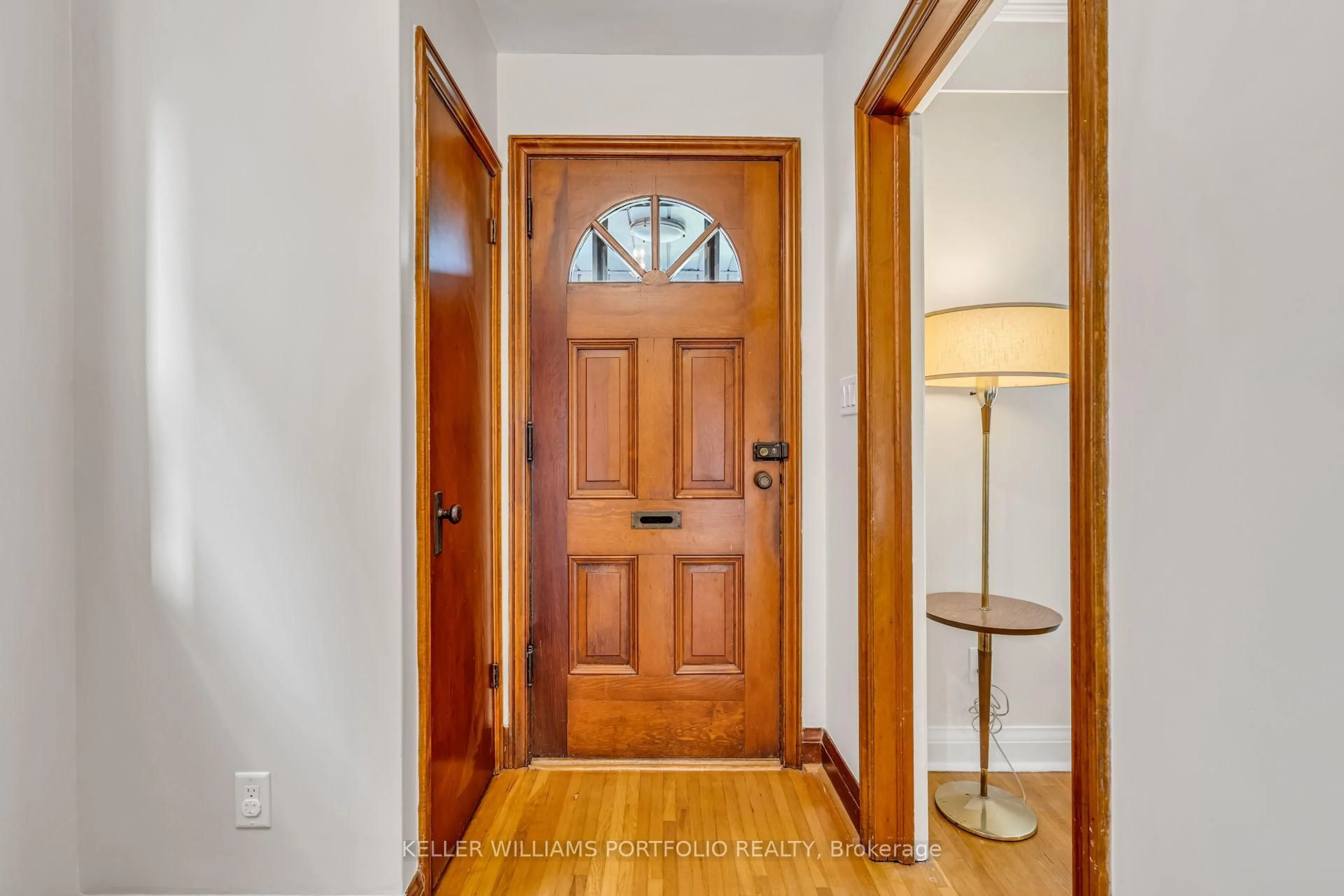 Indoor entryway for 210 Bicknell Ave, Toronto Ontario M6M 4G9
