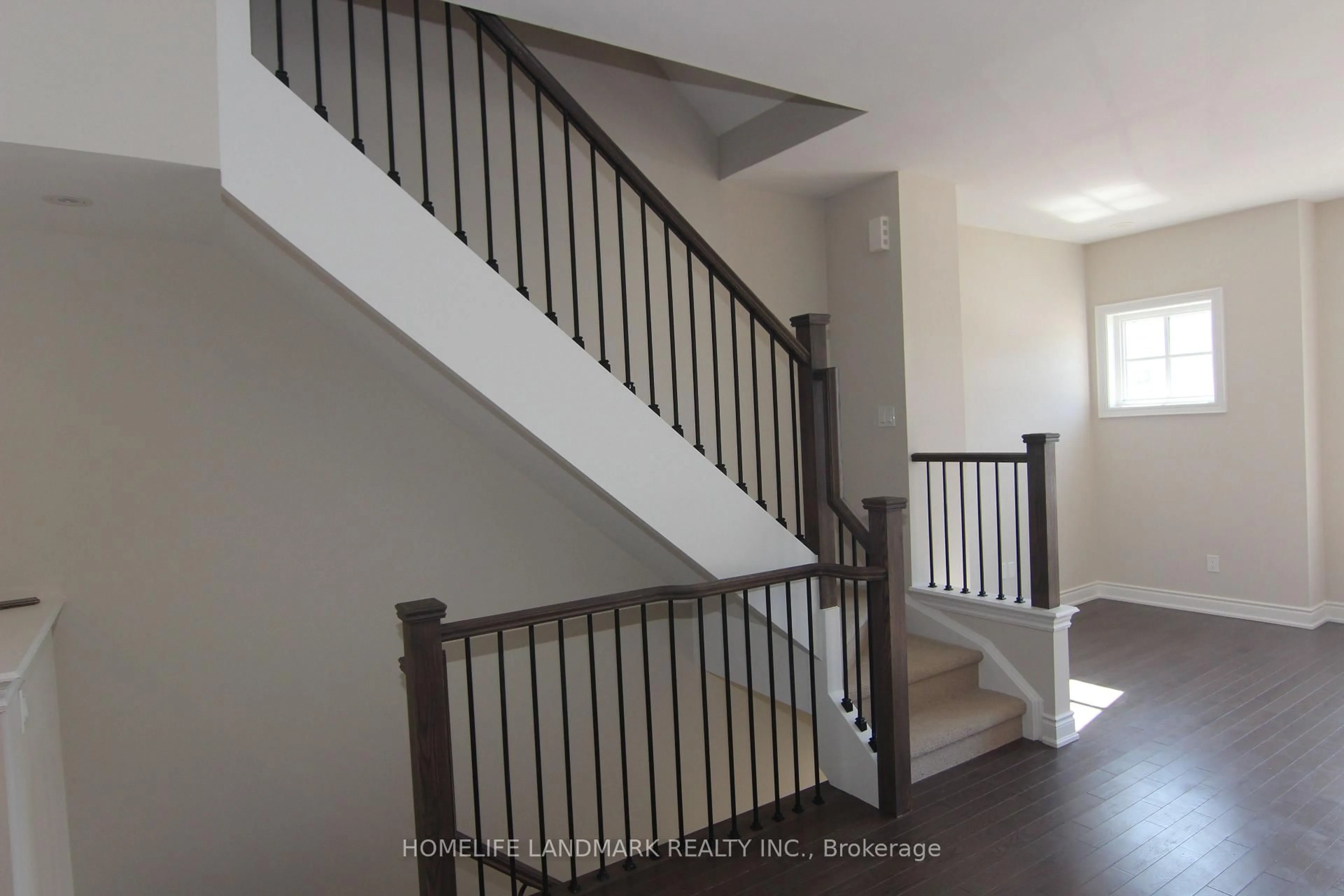 Stairs for 21 Wasdale Rd #101, Mississauga Ontario L5M 2R2