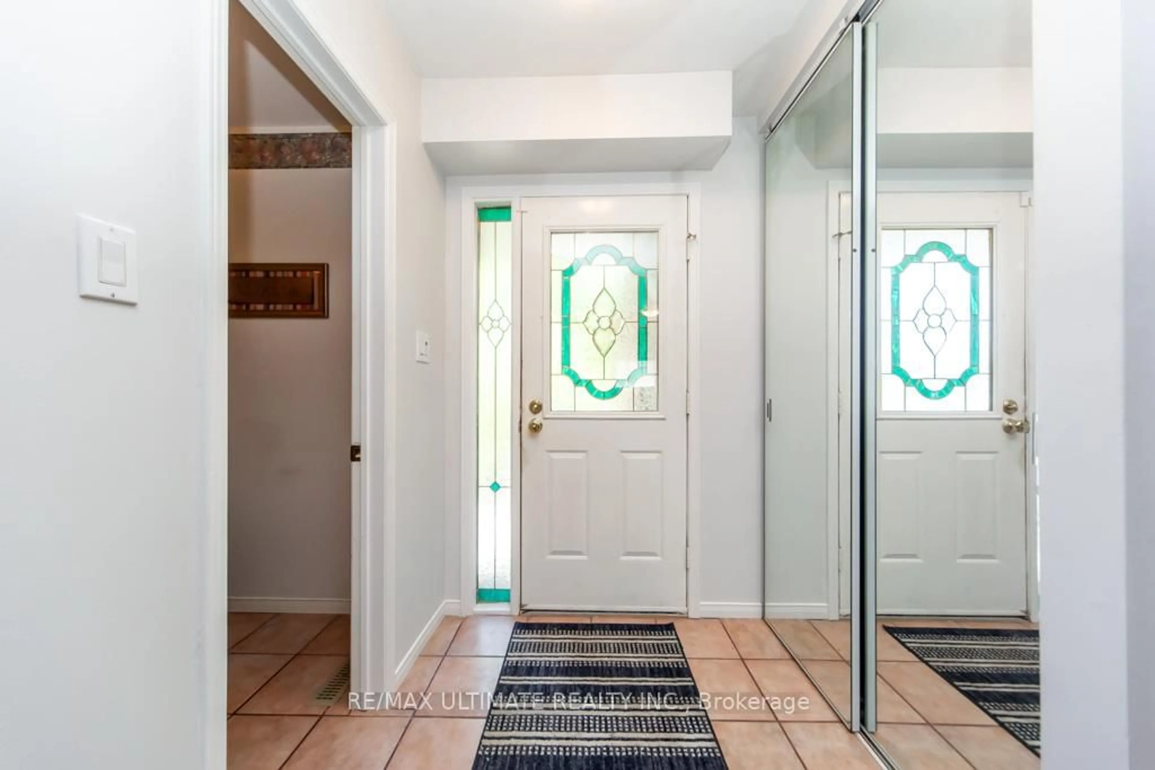 Indoor entryway for 3 Aron Dr, Brampton Ontario L6Y 2S3