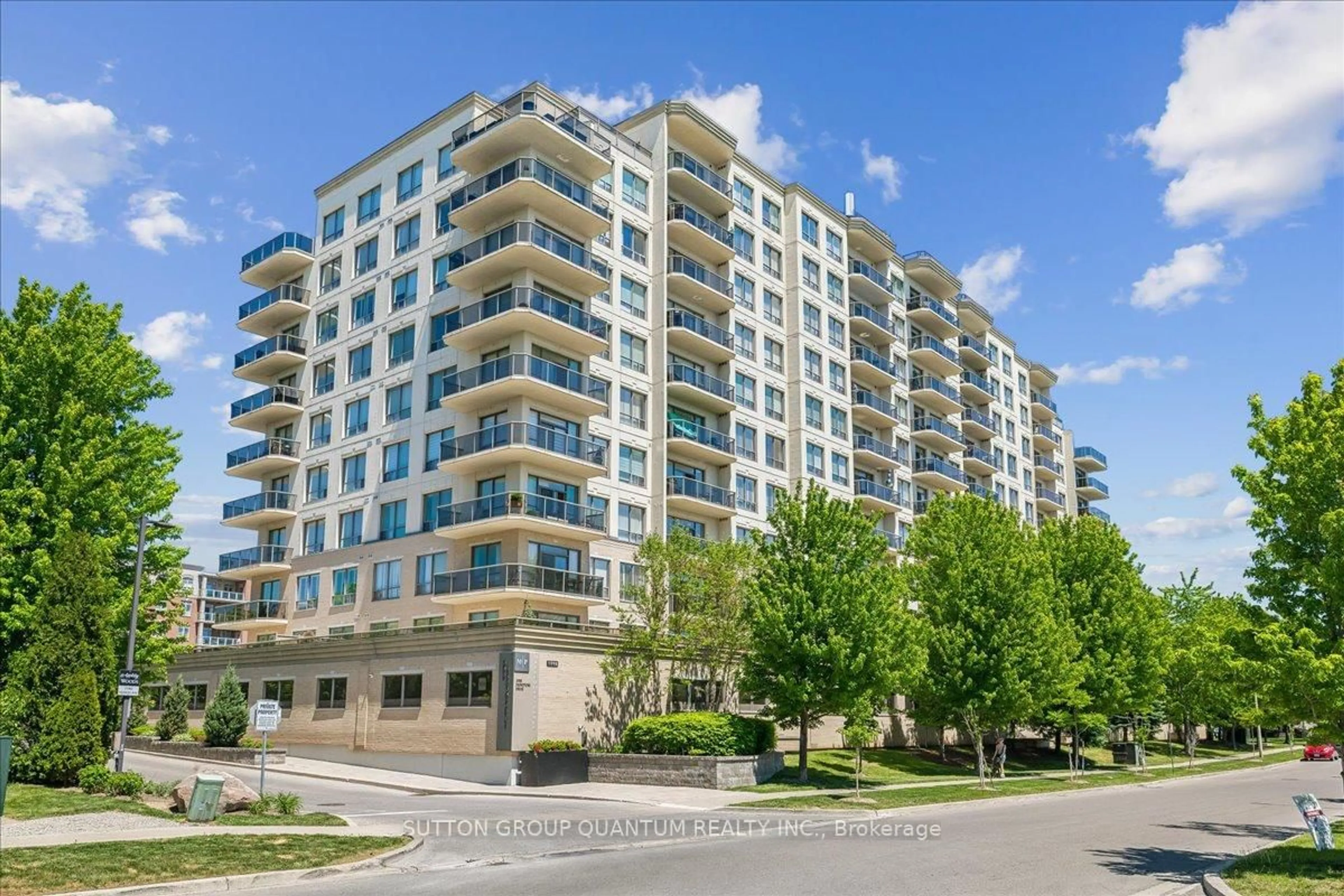 A pic from outside/outdoor area/front of a property/back of a property/a pic from drone, building for 1998 Ironstone Dr #414, Burlington Ontario L7L 7P7