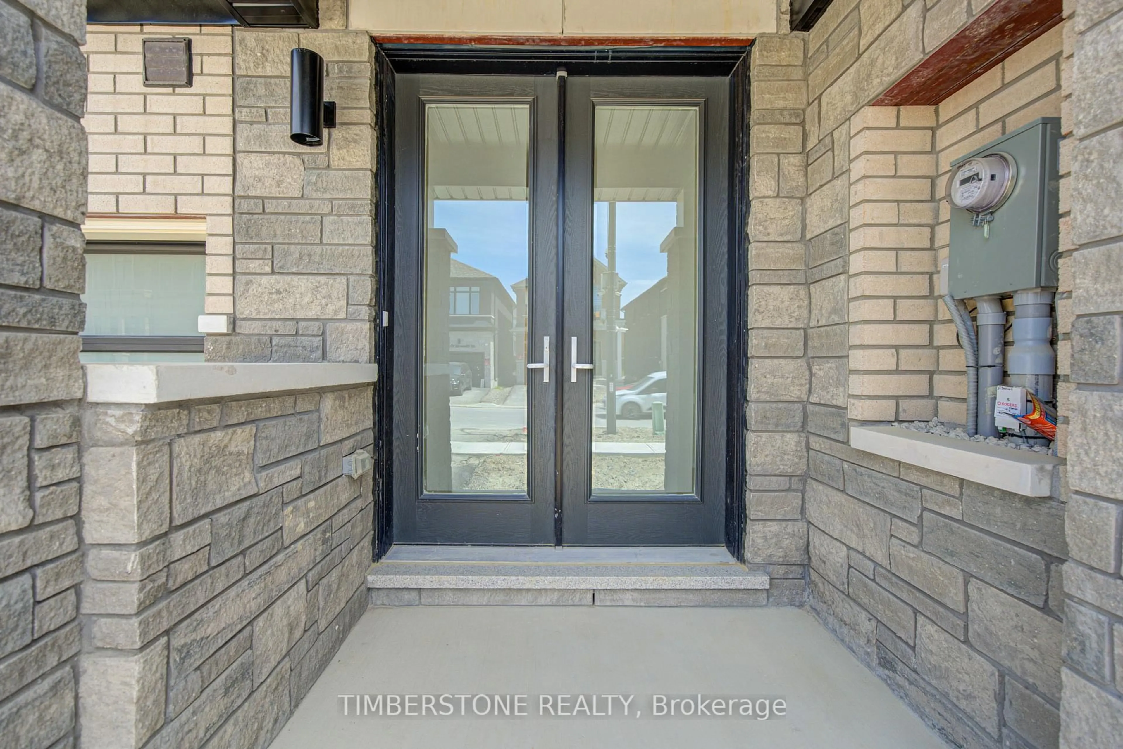 Indoor entryway for 31 Boswell Dr, Brampton Ontario L6P 4R7