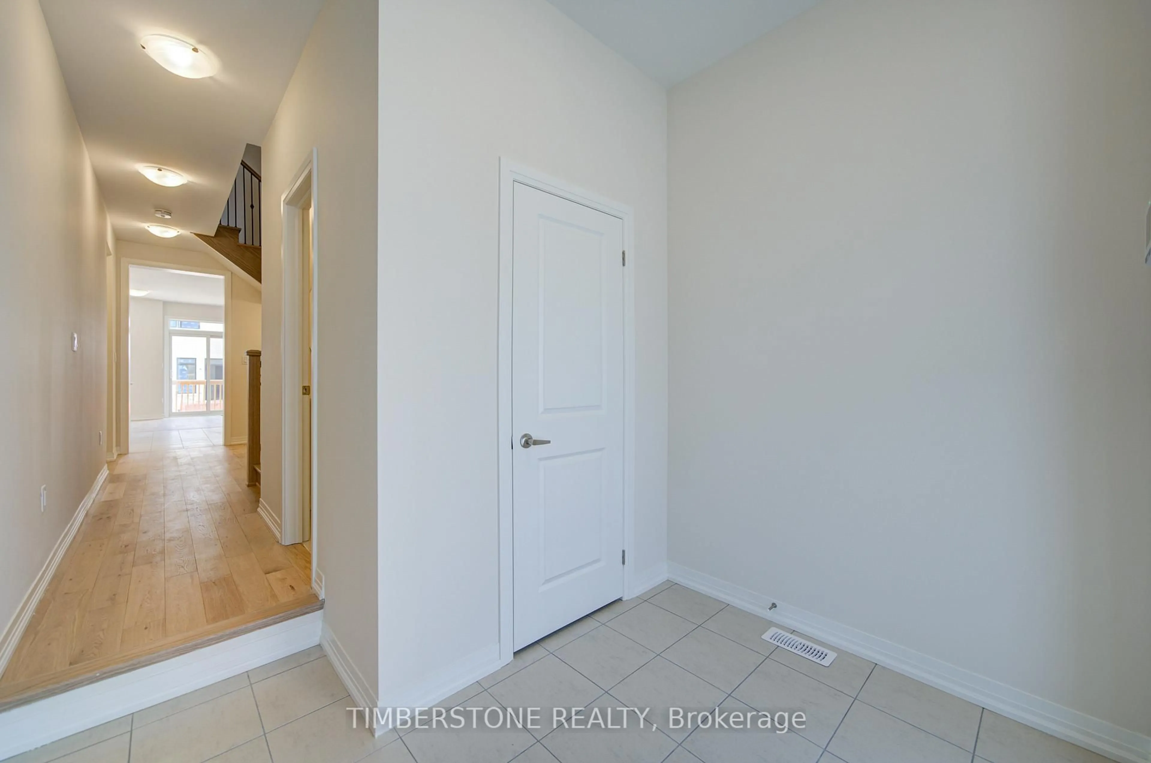 Indoor entryway for 31 Boswell Dr, Brampton Ontario L6P 4R7