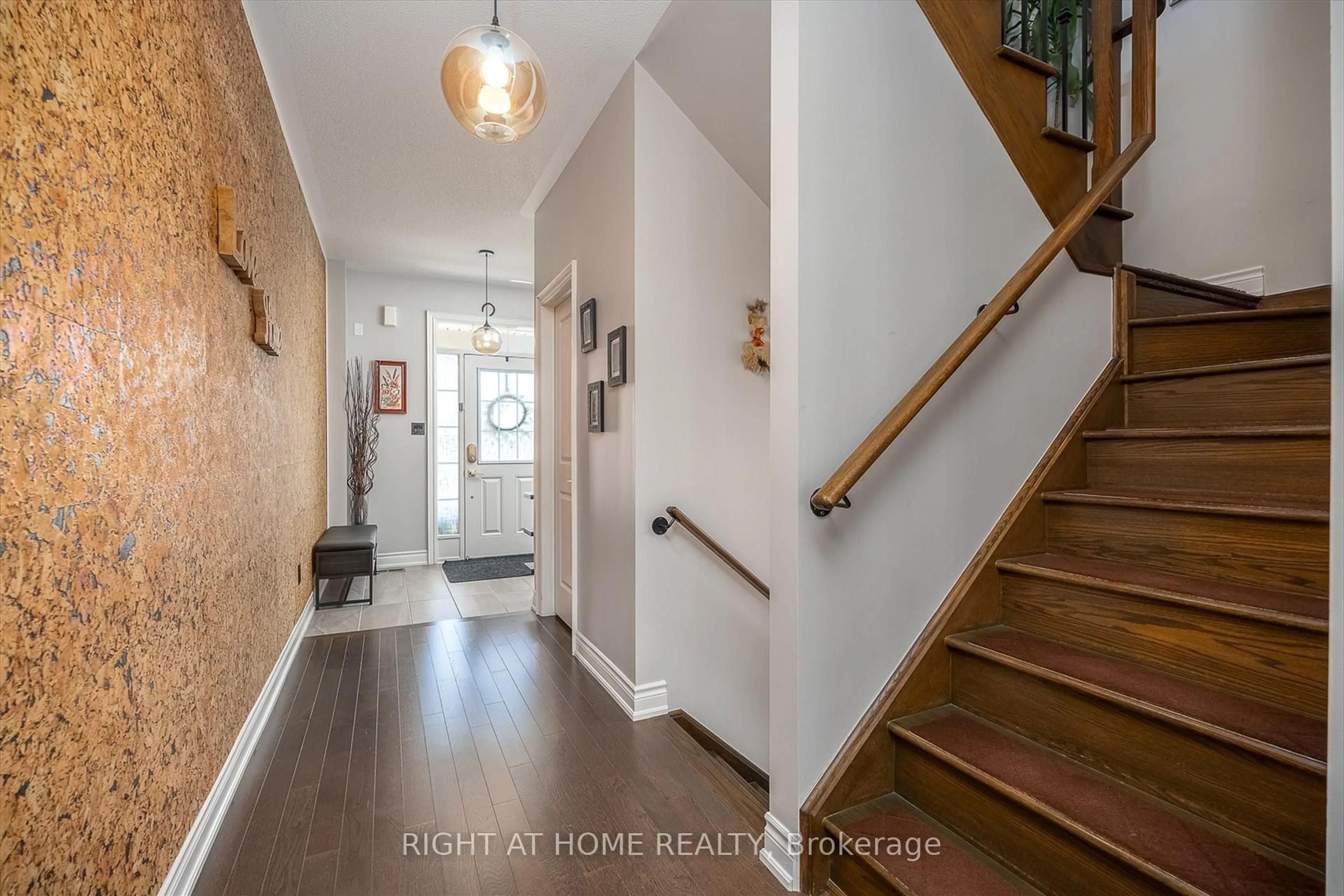 Indoor entryway for 1192 Raspberry Terr, Milton Ontario L9E 1K3