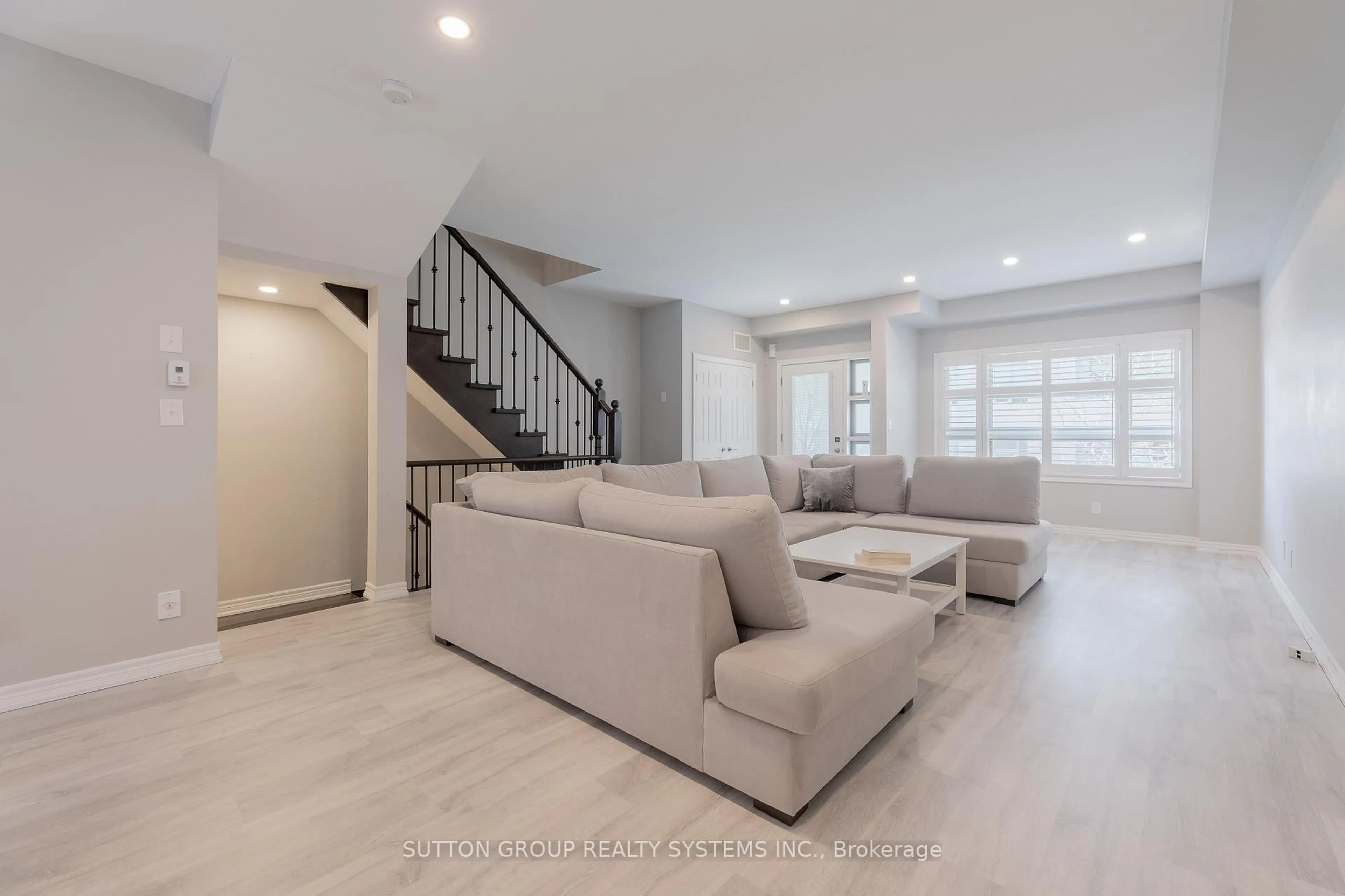 Living room with furniture, unknown for 2460 Prince Michael Dr #55, Oakville Ontario L6H 0G8