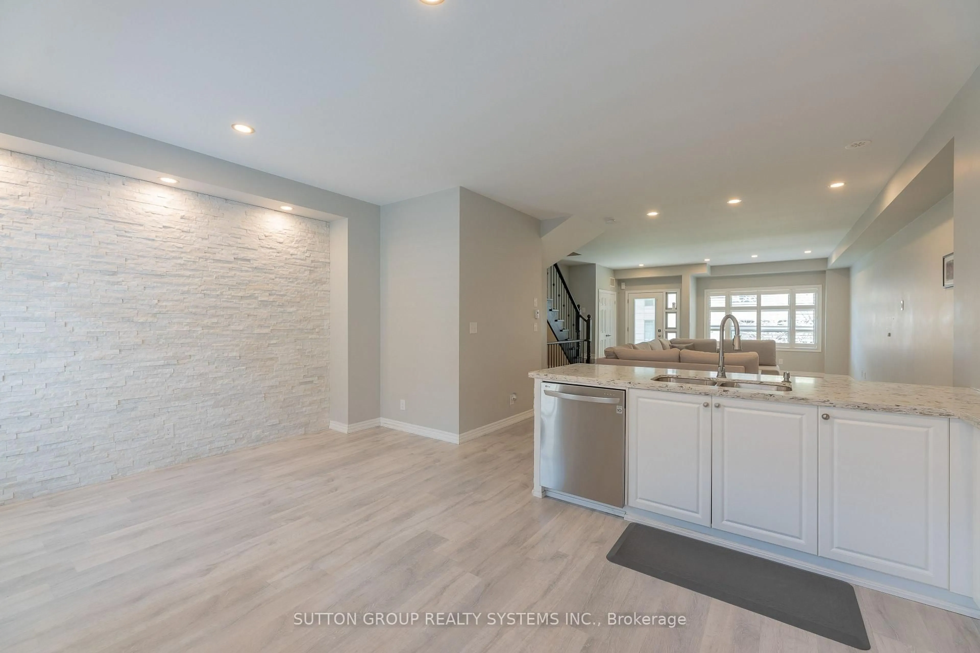 Open concept kitchen, ceramic/tile floor for 2460 Prince Michael Dr #55, Oakville Ontario L6H 0G8