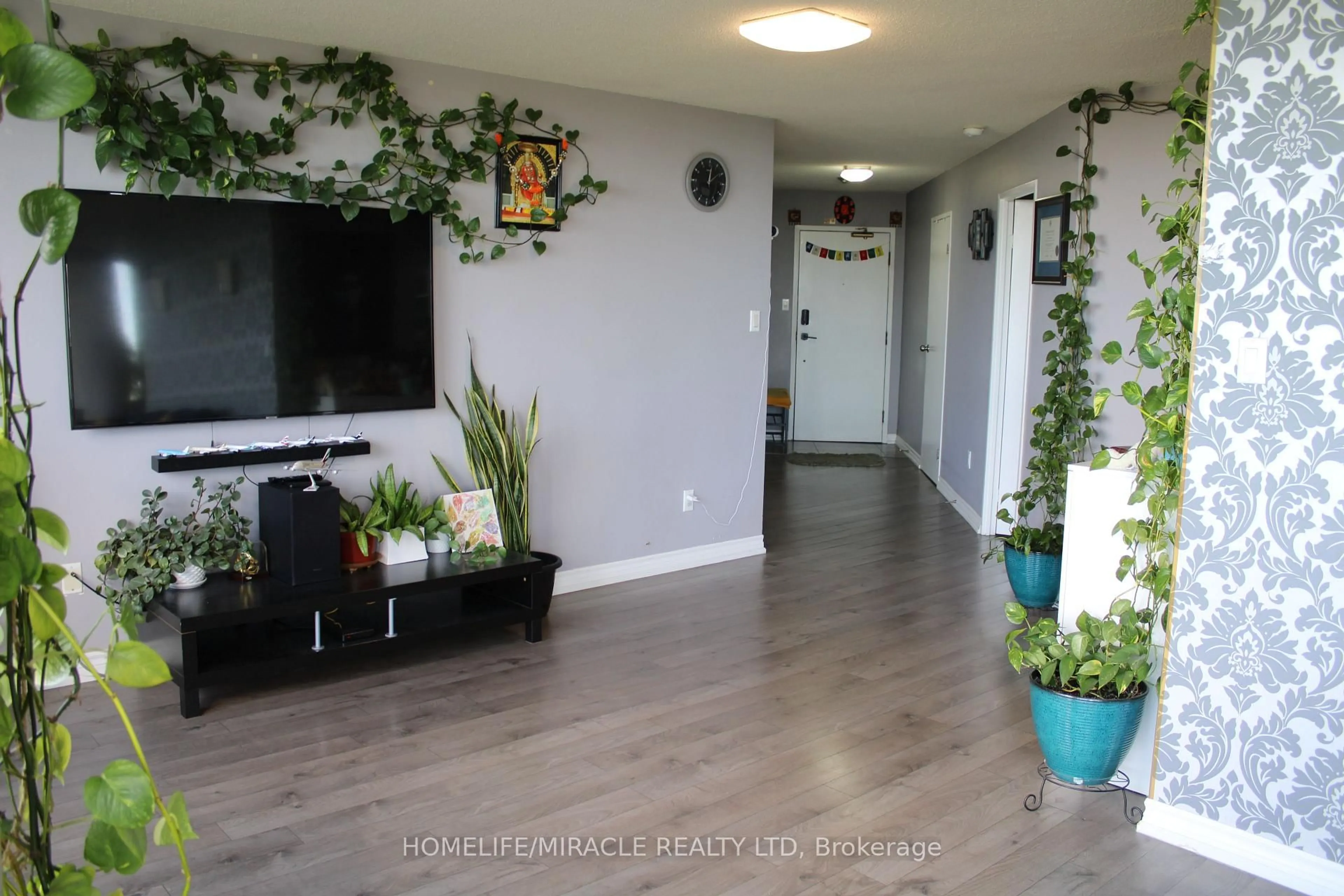 Indoor entryway for 3 Rowntree Rd #1211, Toronto Ontario M9V 5G8
