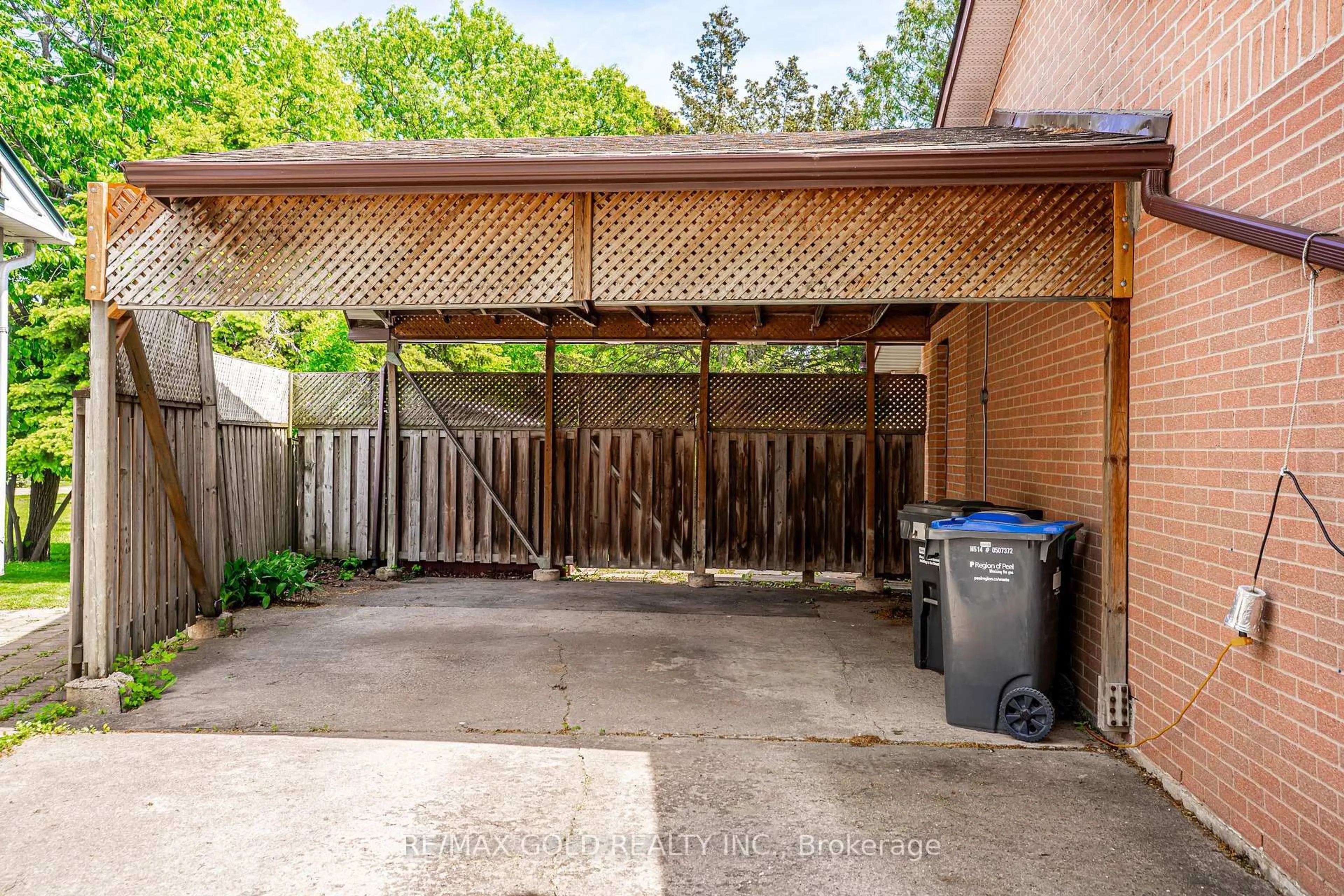 Patio, street for 16 Donalda Pl, Brampton Ontario L6T 1S4