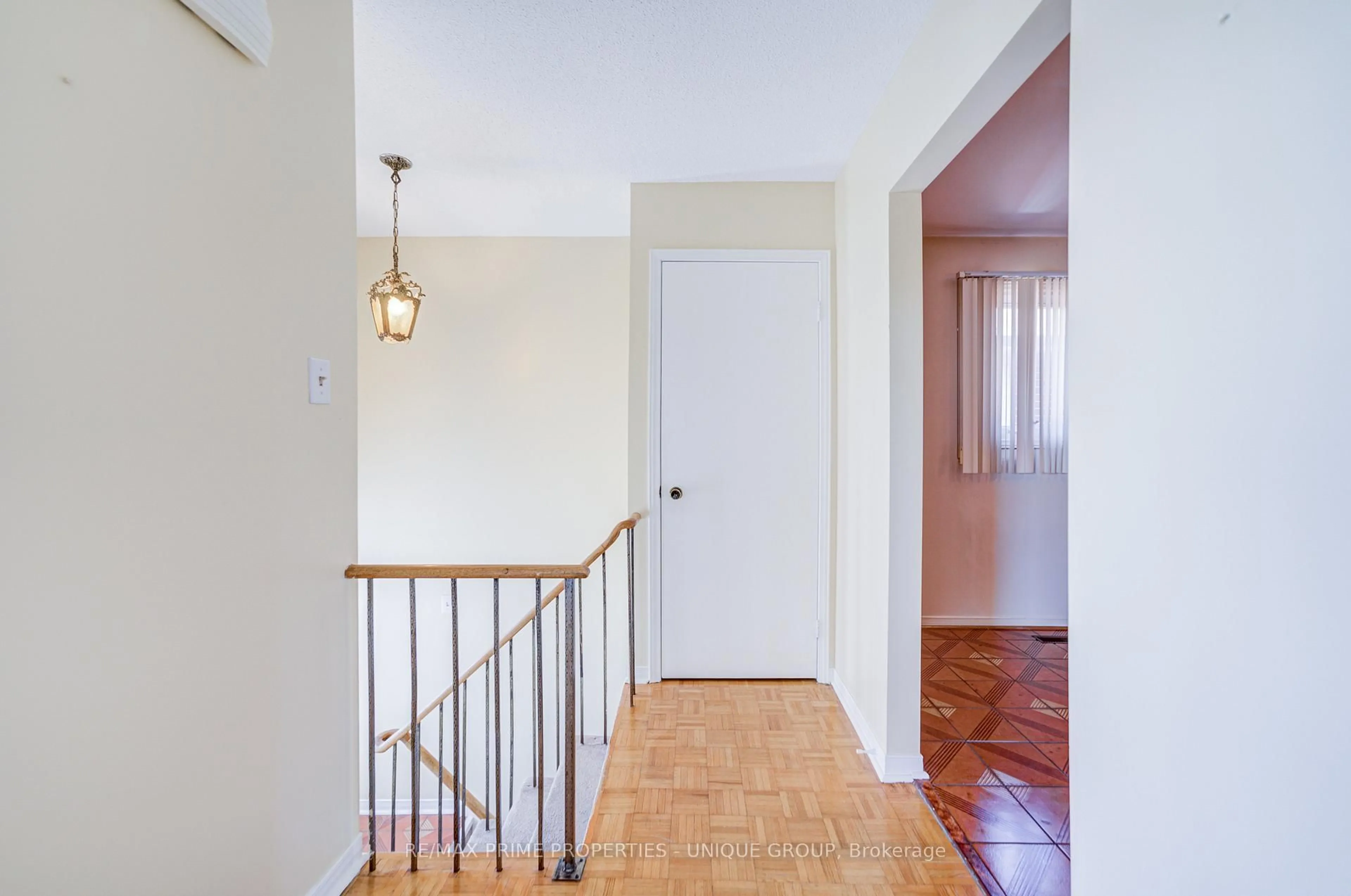 Indoor entryway for 9 Capstan Crt, Toronto Ontario M3L 2M9
