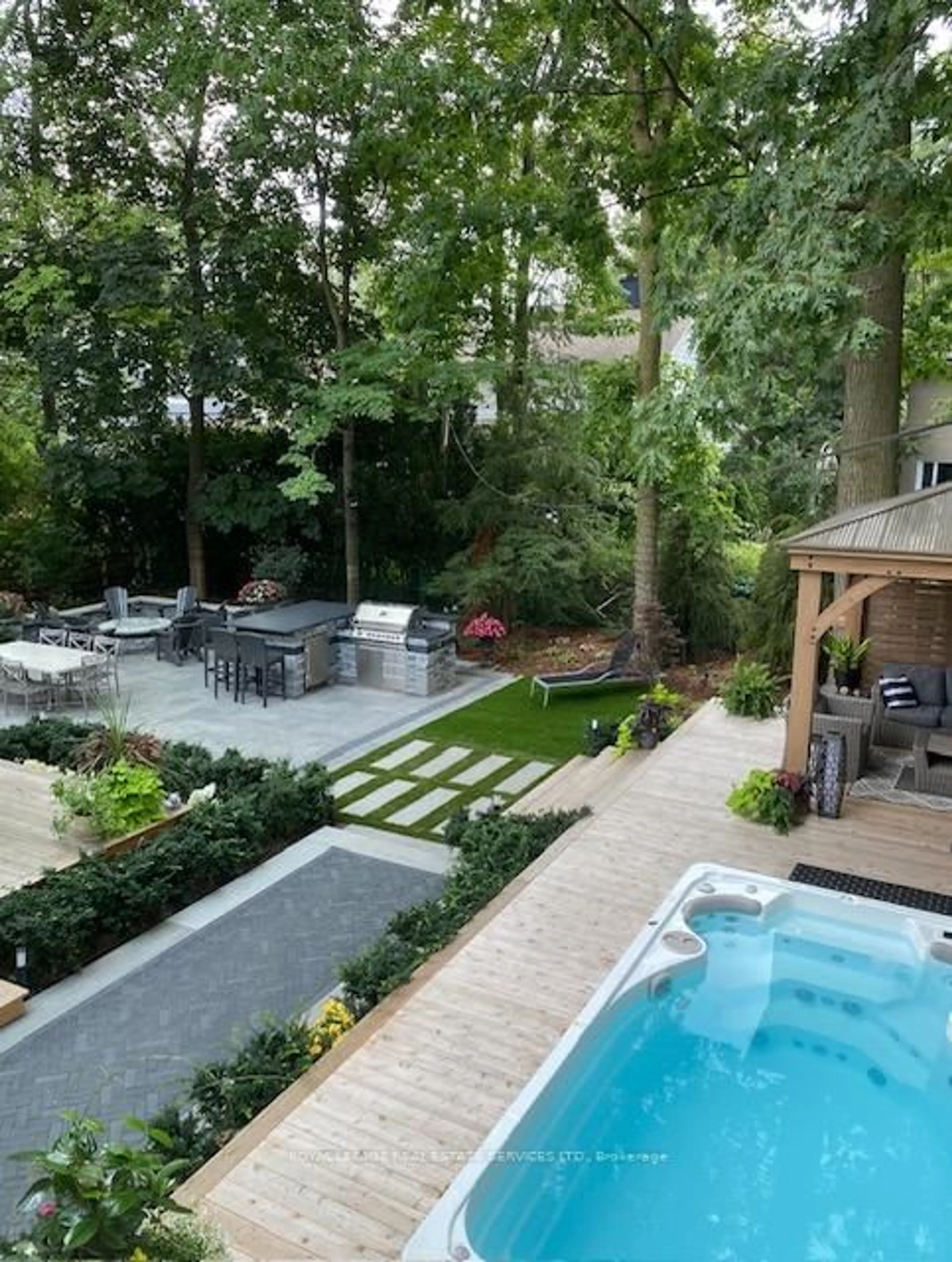 Patio, street for 1454 Chasehurst Dr, Mississauga Ontario L5J 3A7