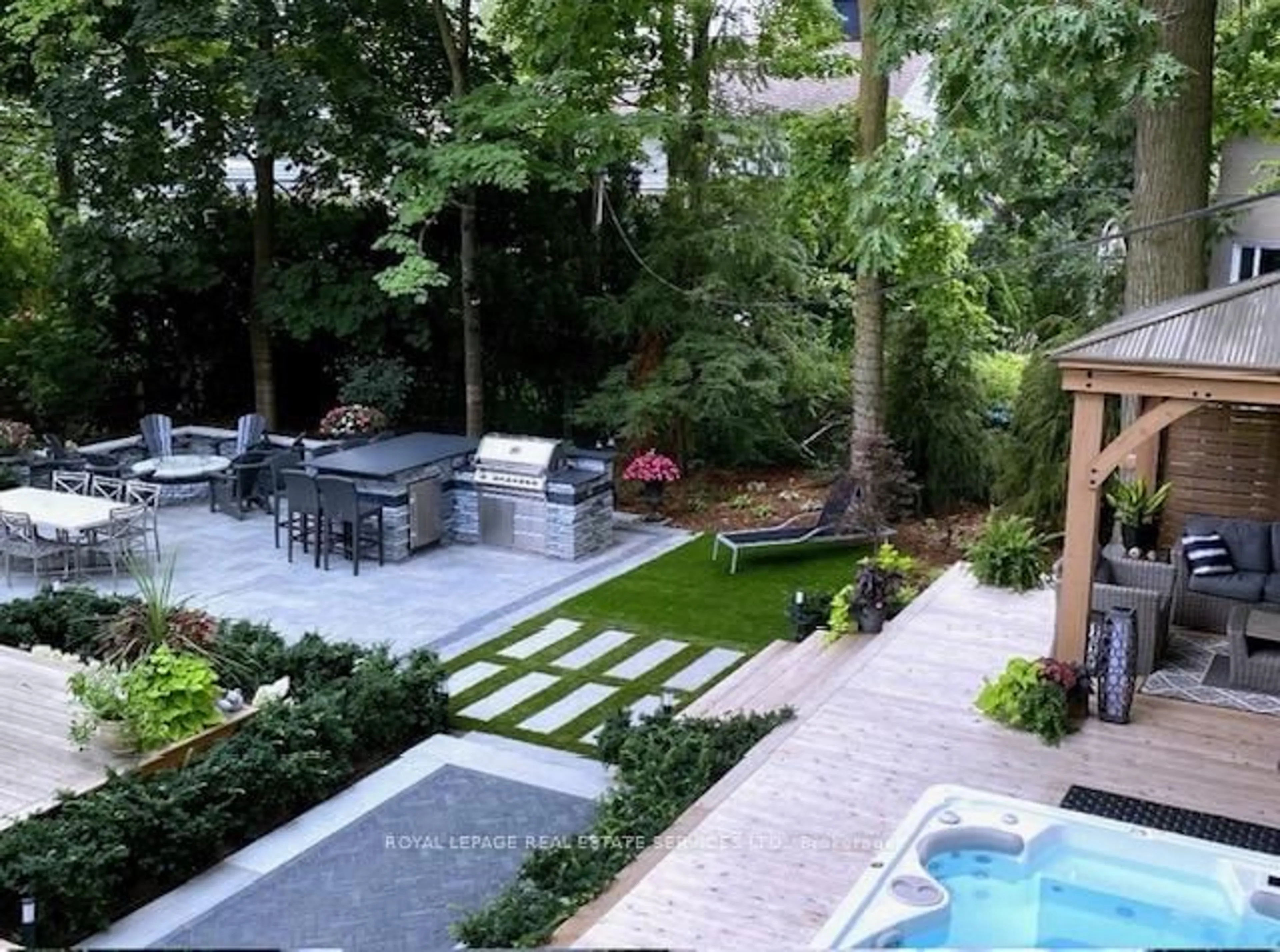 Patio, street for 1454 Chasehurst Dr, Mississauga Ontario L5J 3A7