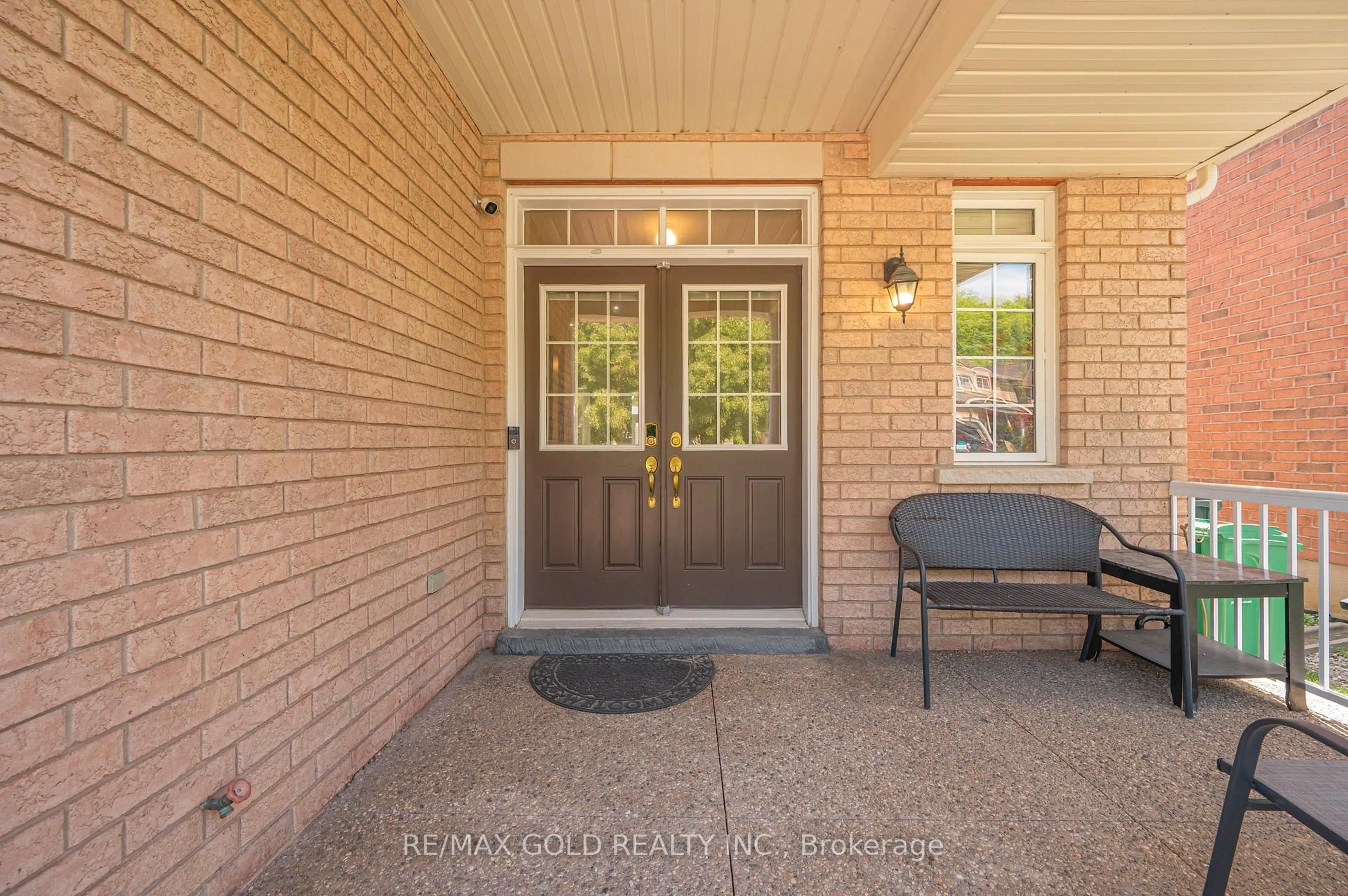 Indoor entryway for 96 Olivia Marie Rd, Brampton Ontario L6Y 0N1