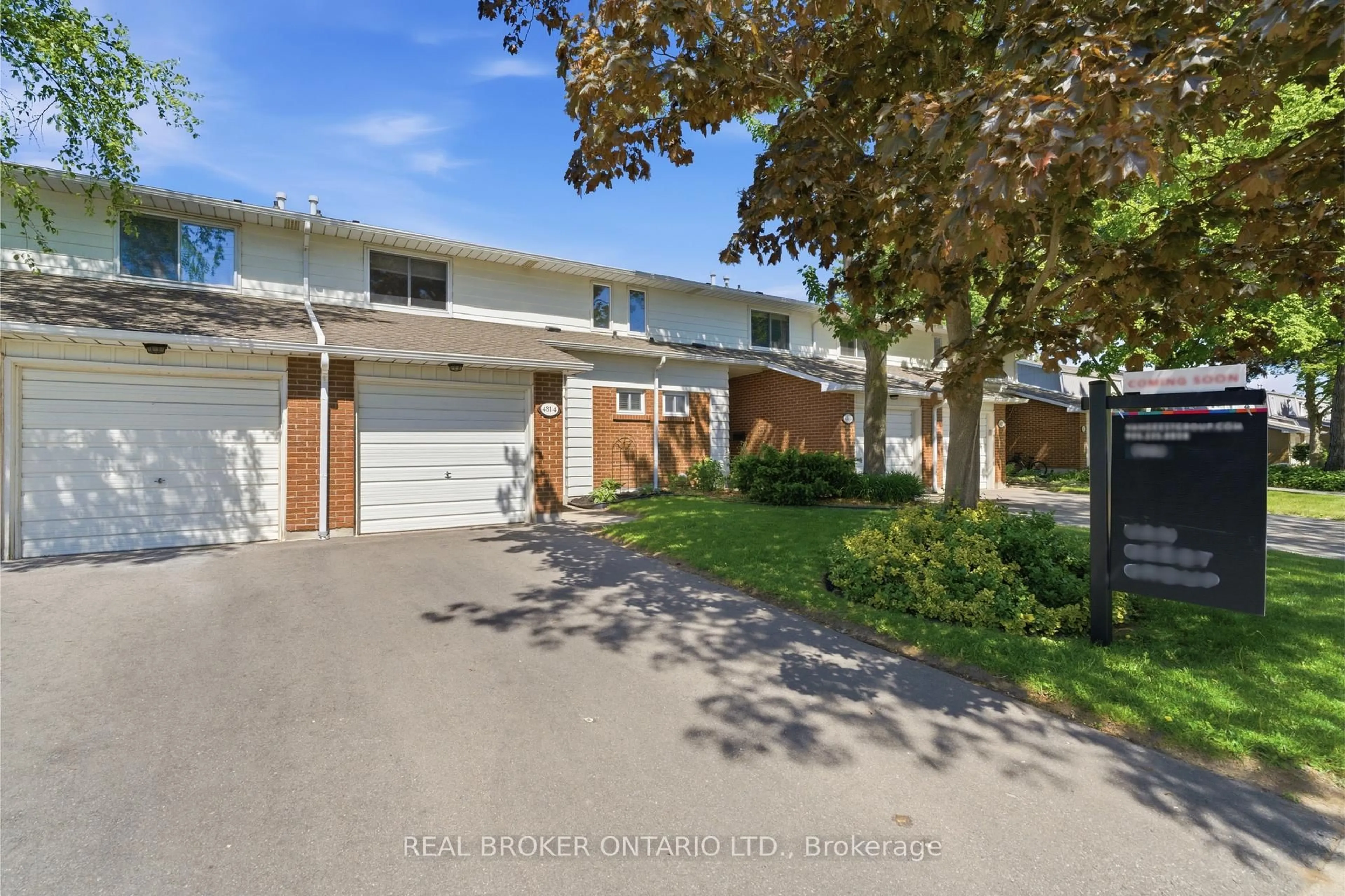A pic from outside/outdoor area/front of a property/back of a property/a pic from drone, street for 481 Woodview Rd #4, Burlington Ontario L7N 2Z9