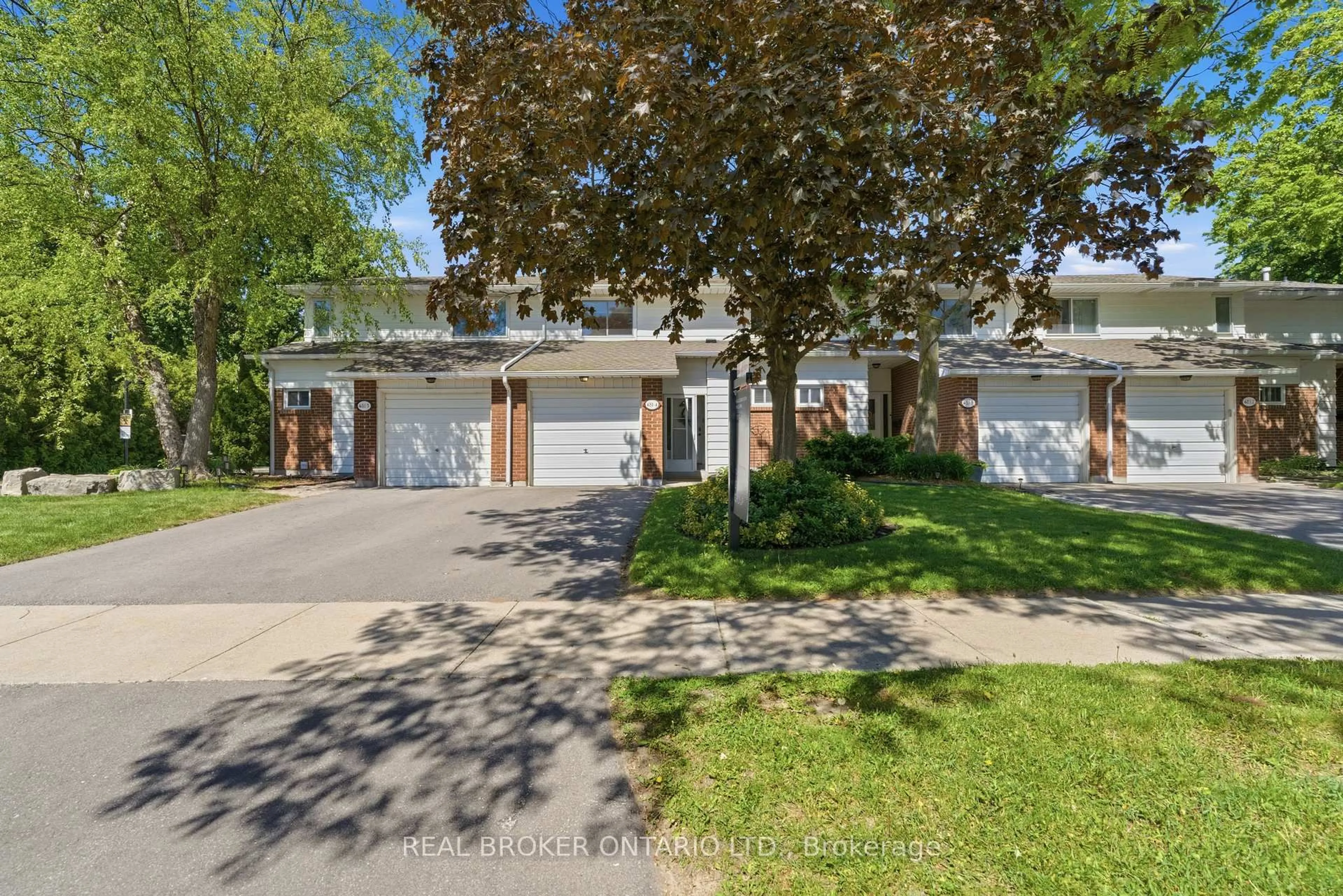 A pic from outside/outdoor area/front of a property/back of a property/a pic from drone, street for 481 Woodview Rd #4, Burlington Ontario L7N 2Z9